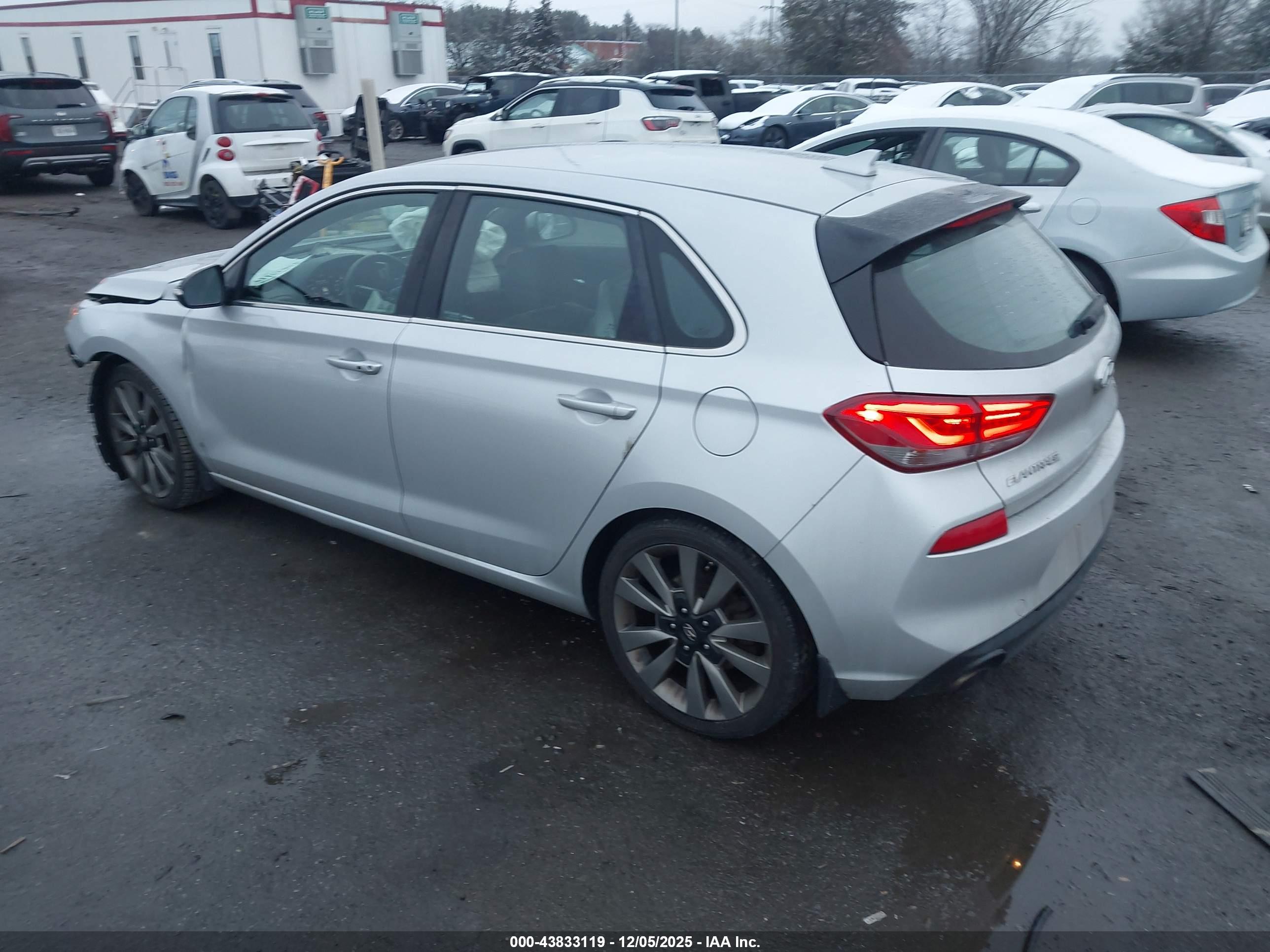 HYUNDAI ELANTRA image 3
