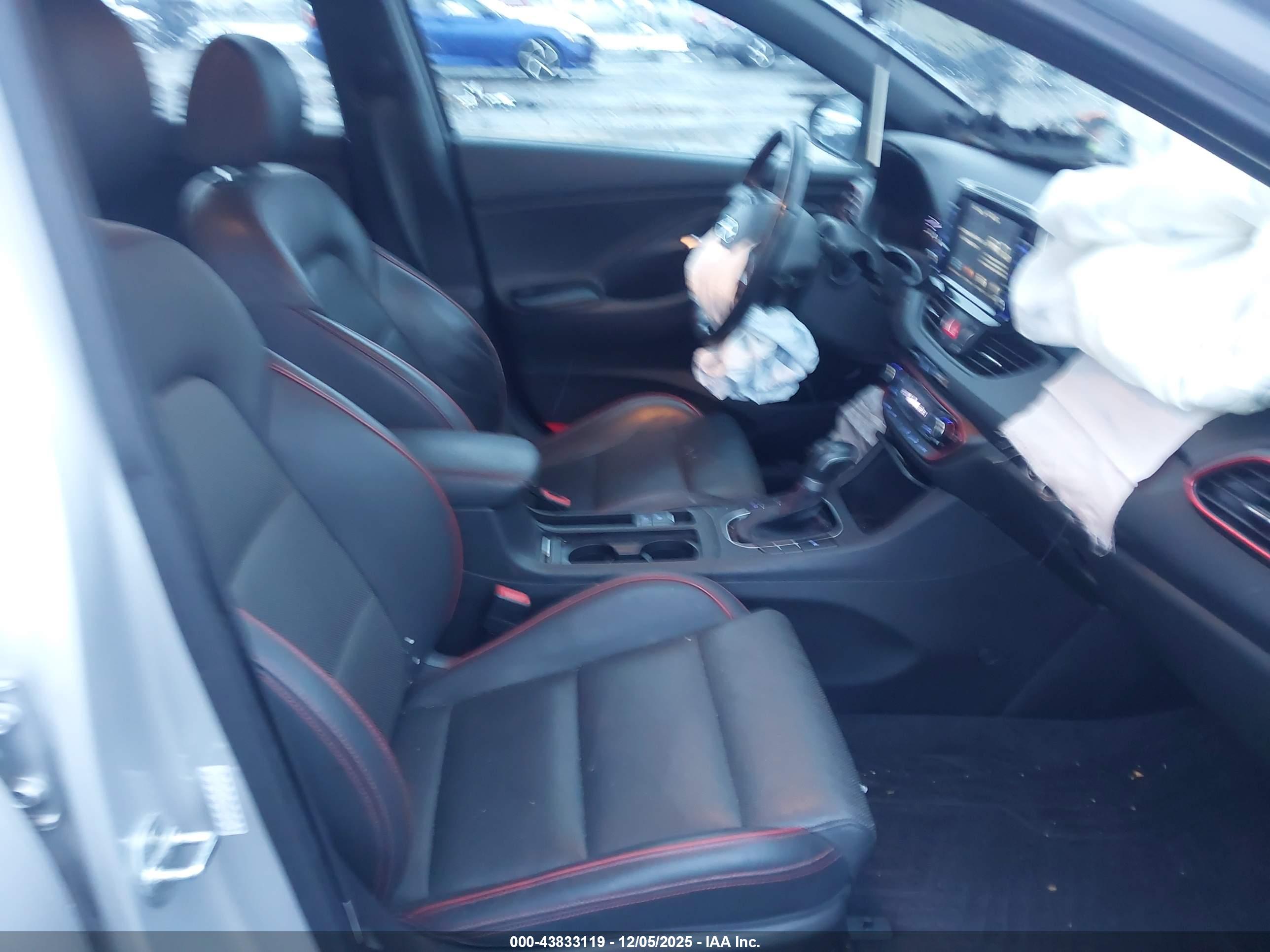 HYUNDAI ELANTRA image 5