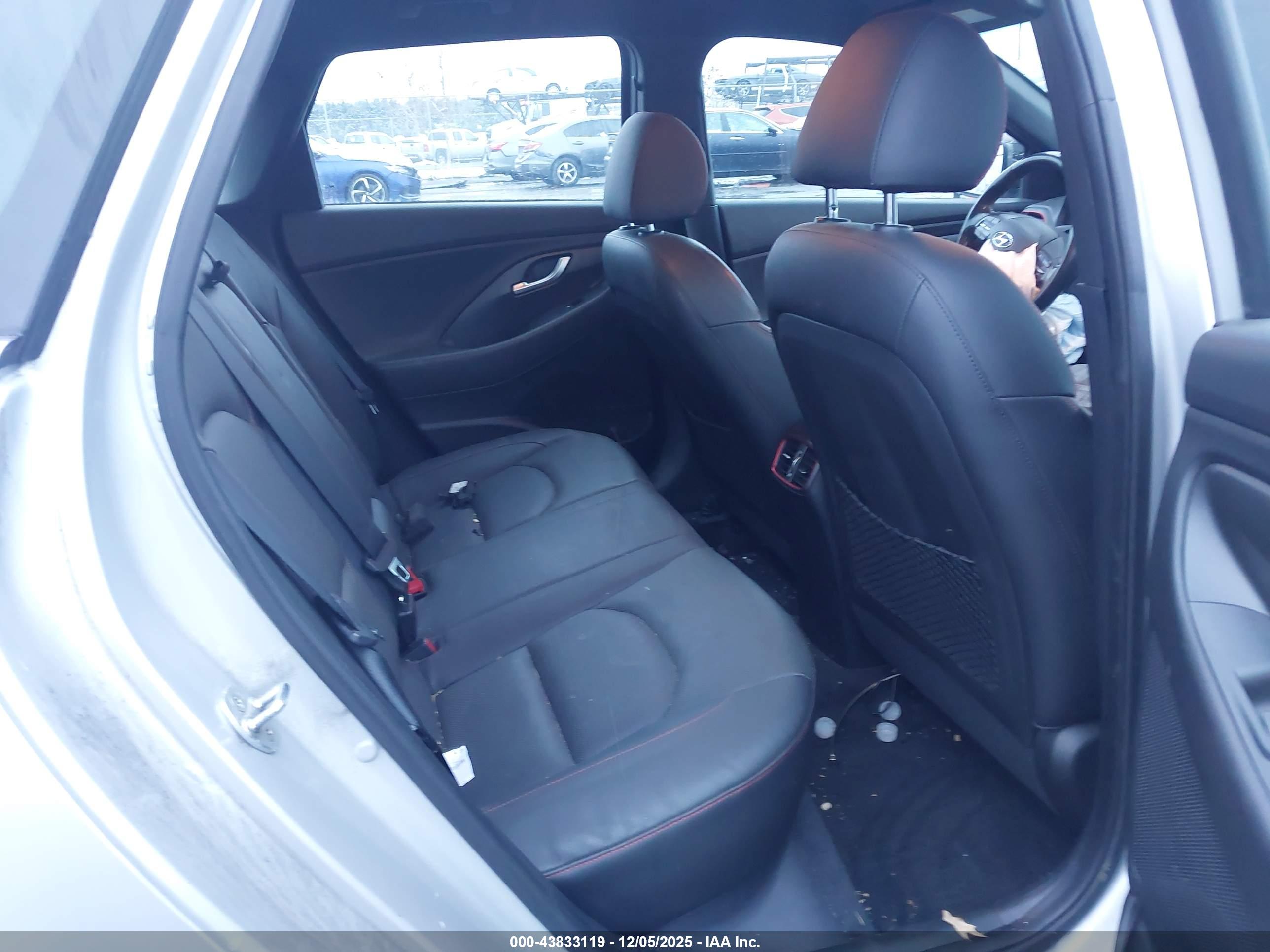 HYUNDAI ELANTRA image 8