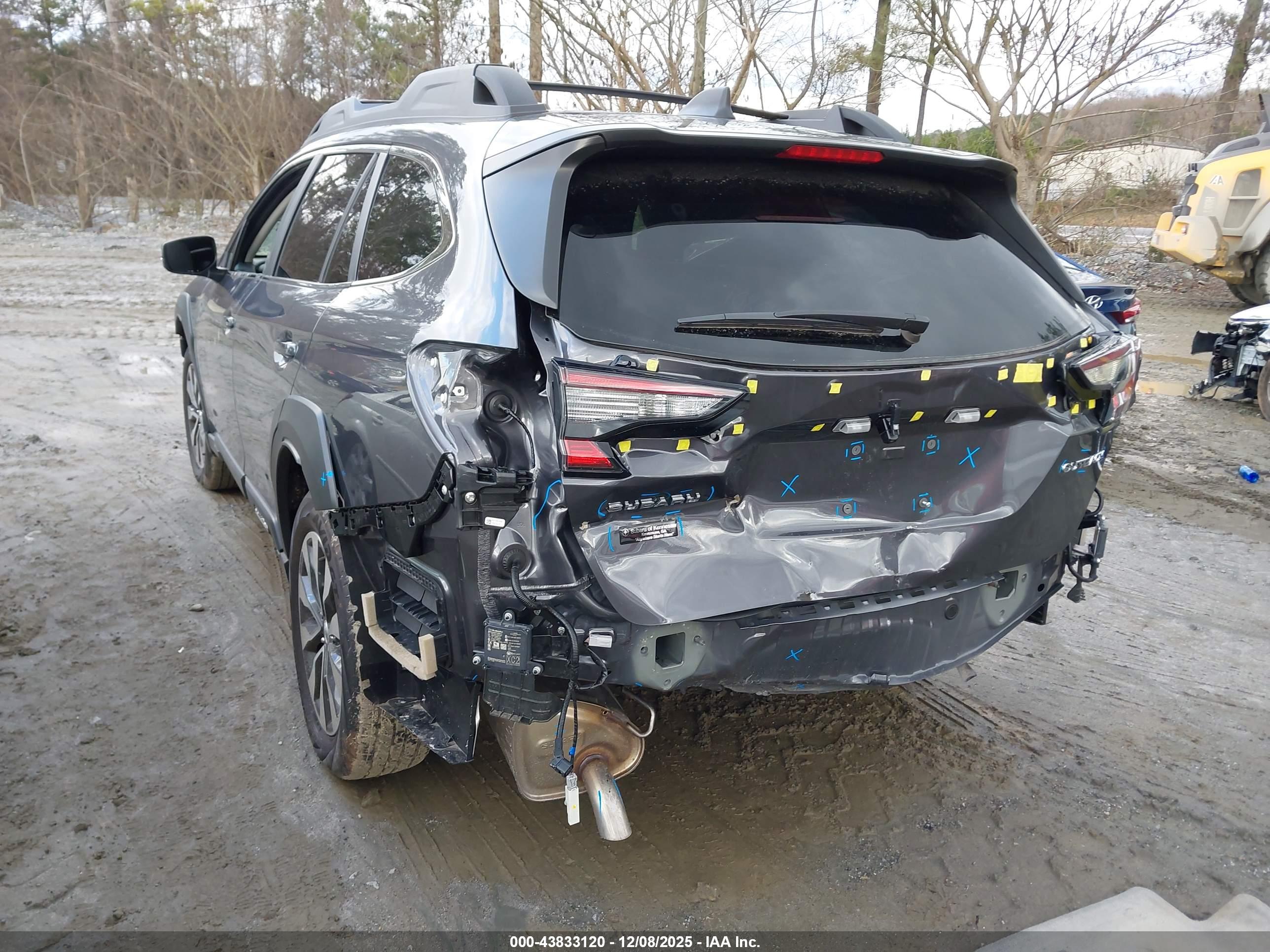 SUBARU OUTBACK image 3