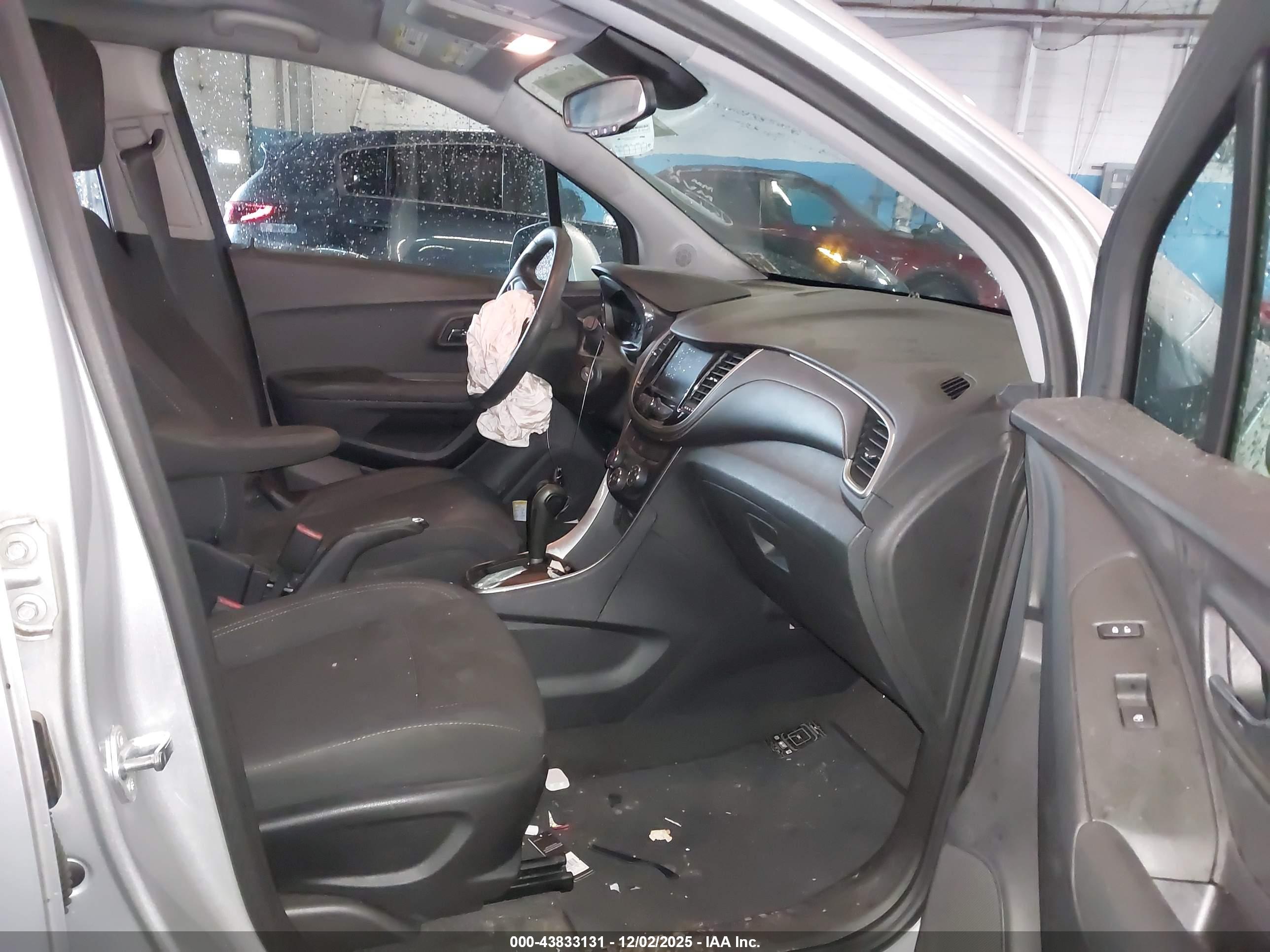 CHEVROLET TRAX image 5