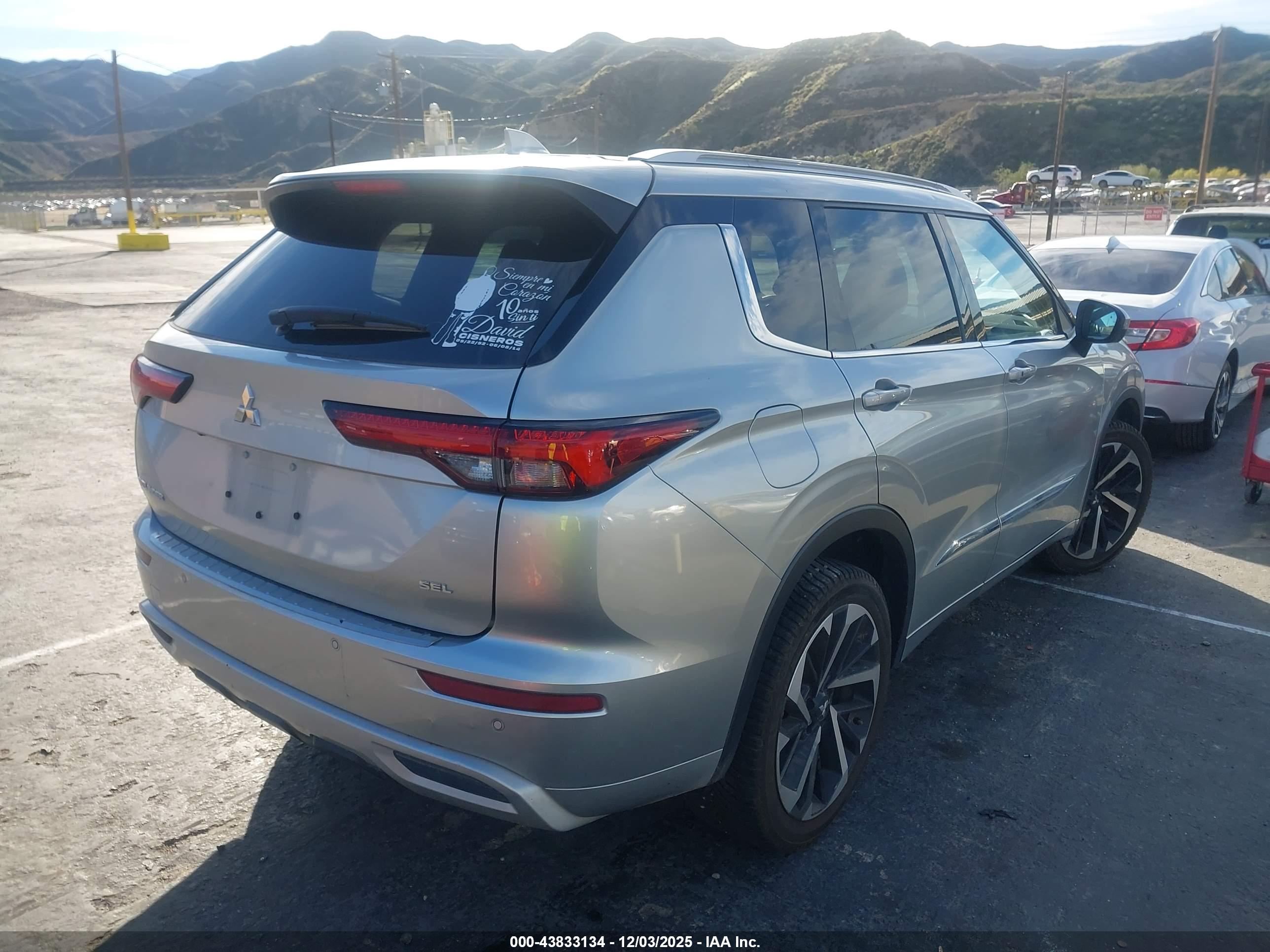 MITSUBISHI OUTLANDER image 4