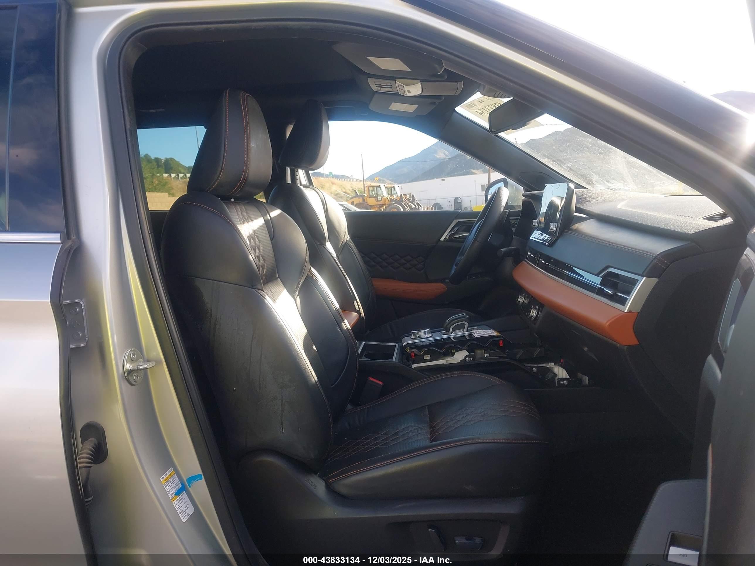 MITSUBISHI OUTLANDER image 5