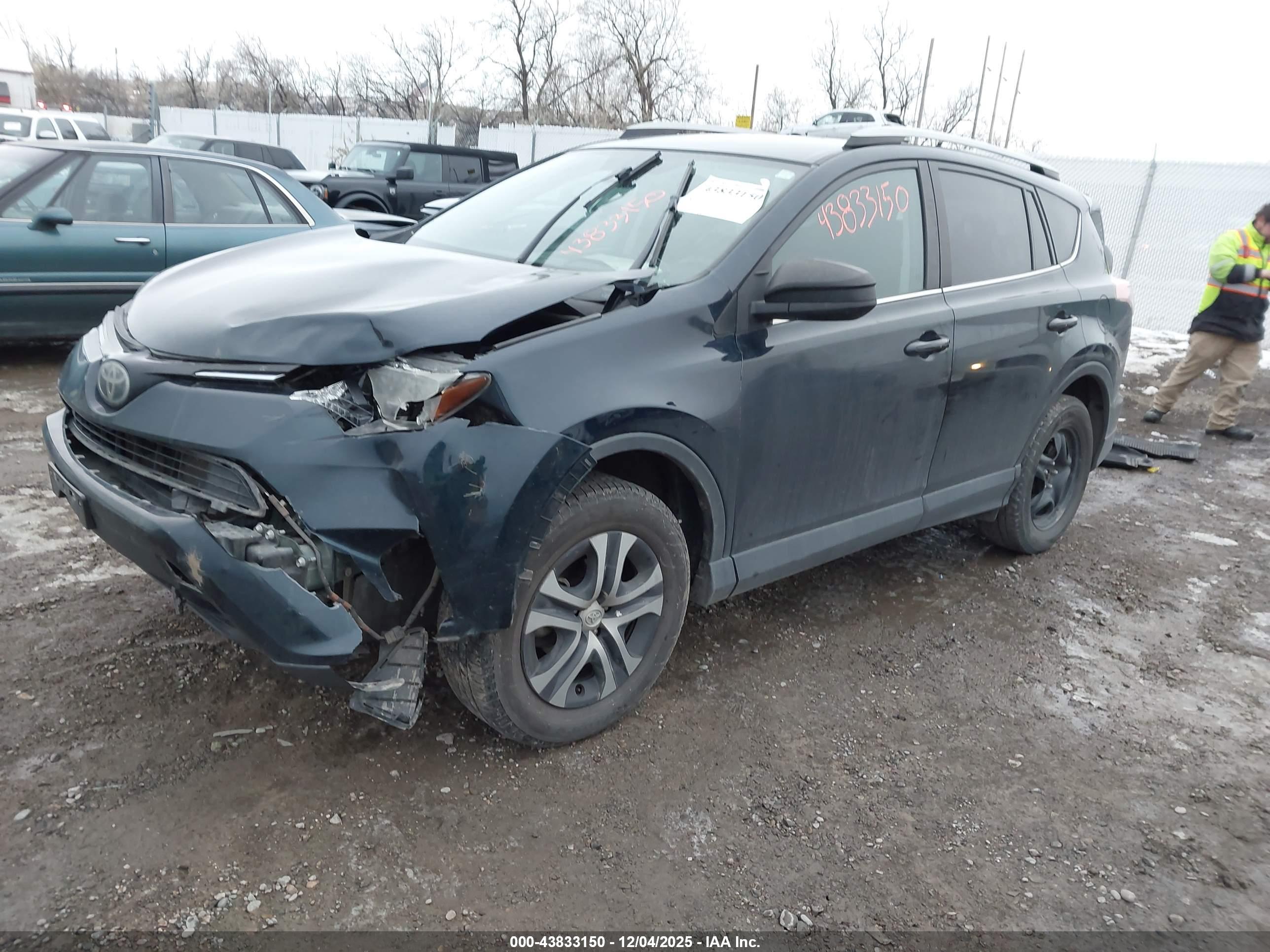TOYOTA RAV4 image 2