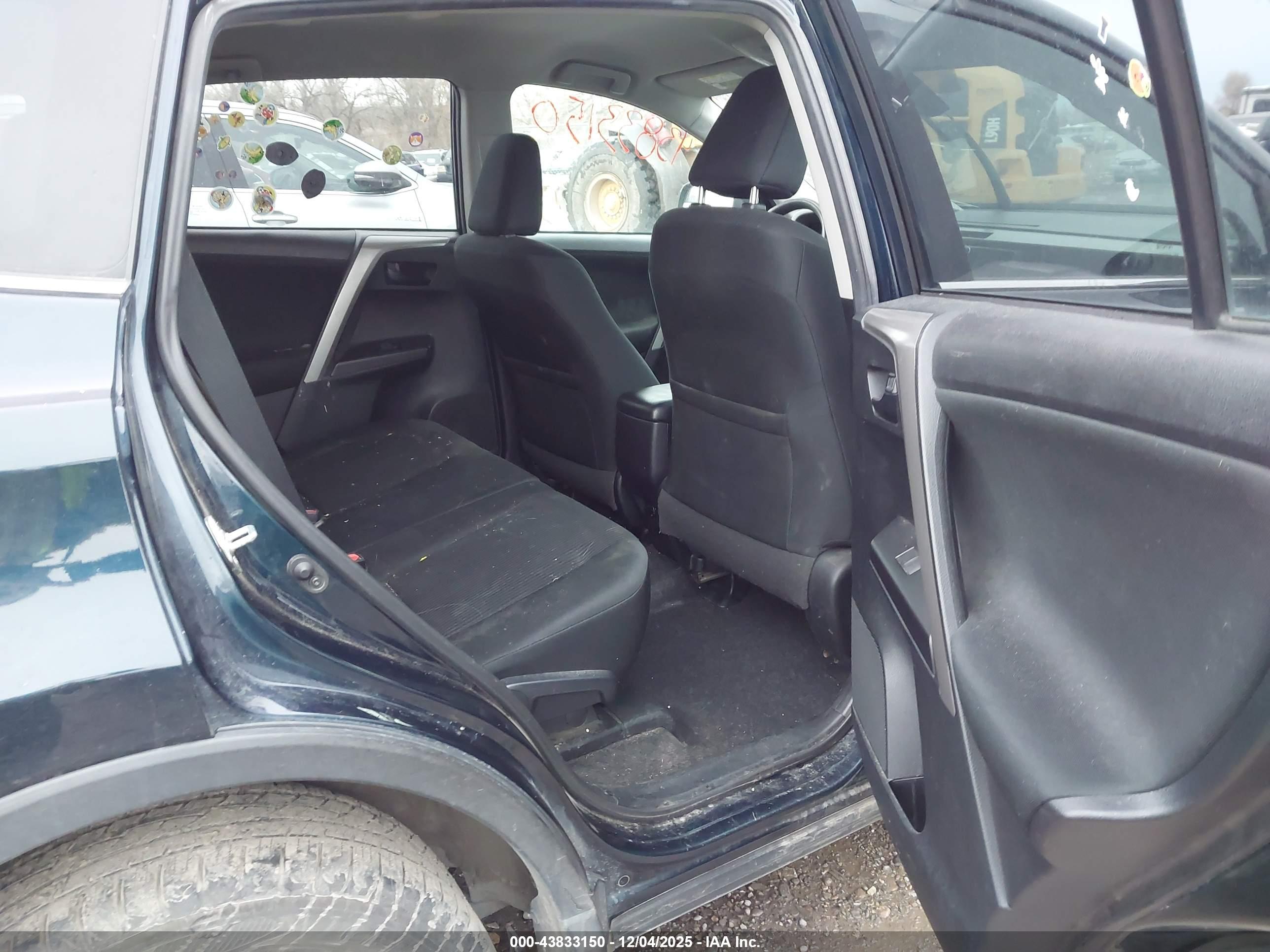 TOYOTA RAV4 image 8