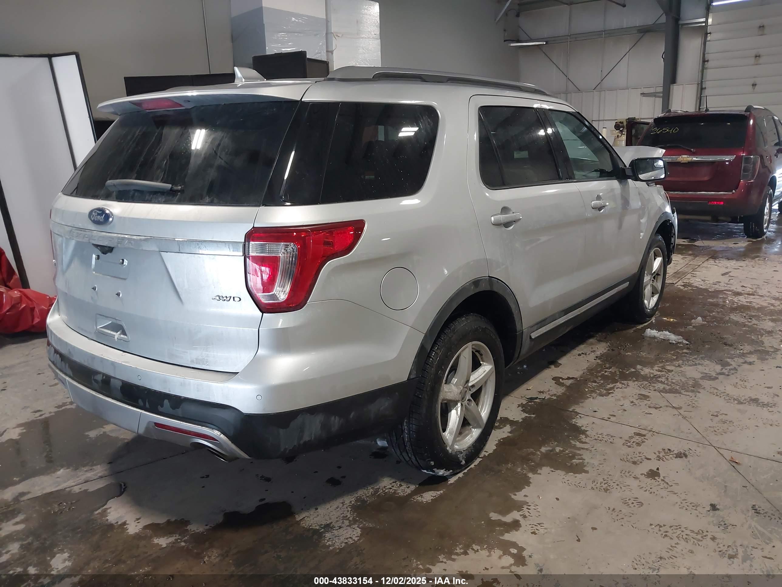 FORD EXPLORER image 4