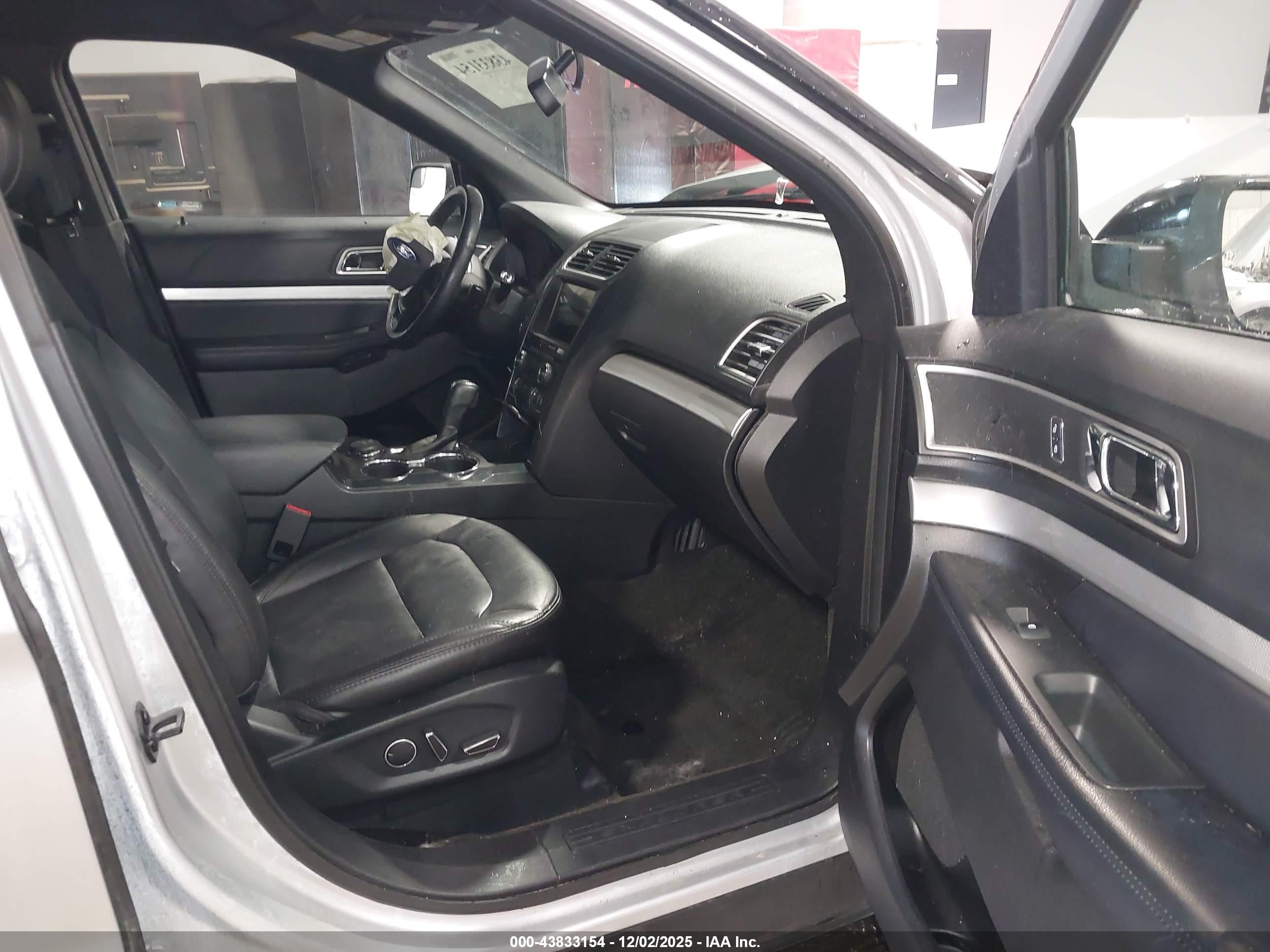 FORD EXPLORER image 5