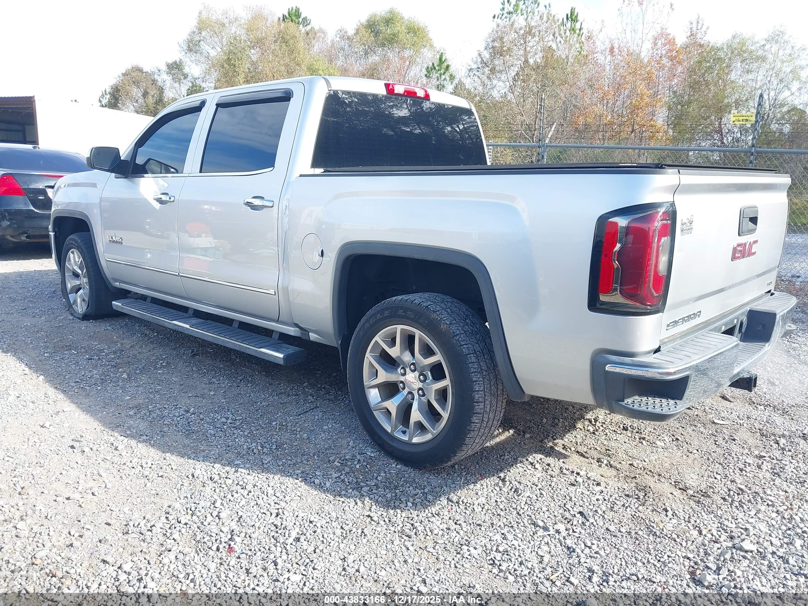 GMC SIERRA image 3