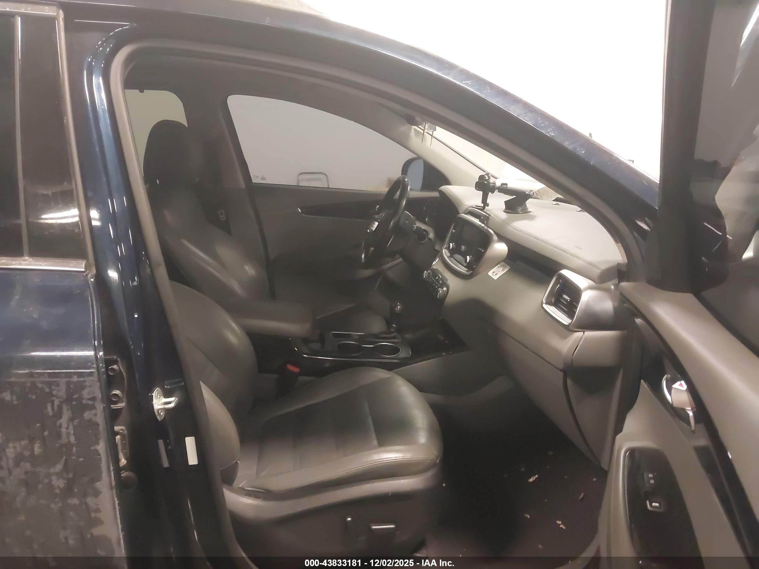 KIA SORENTO image 5