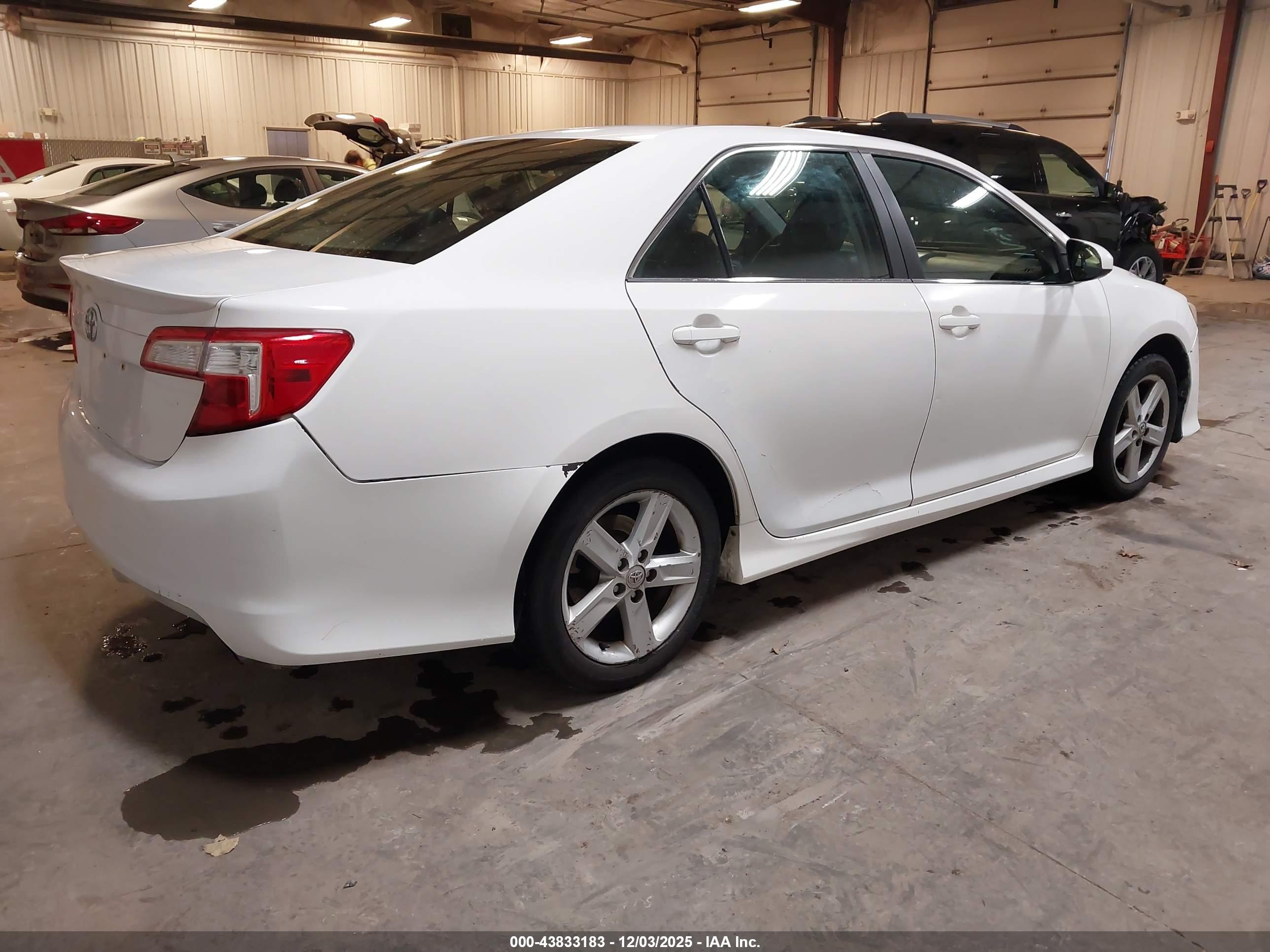 TOYOTA CAMRY image 4
