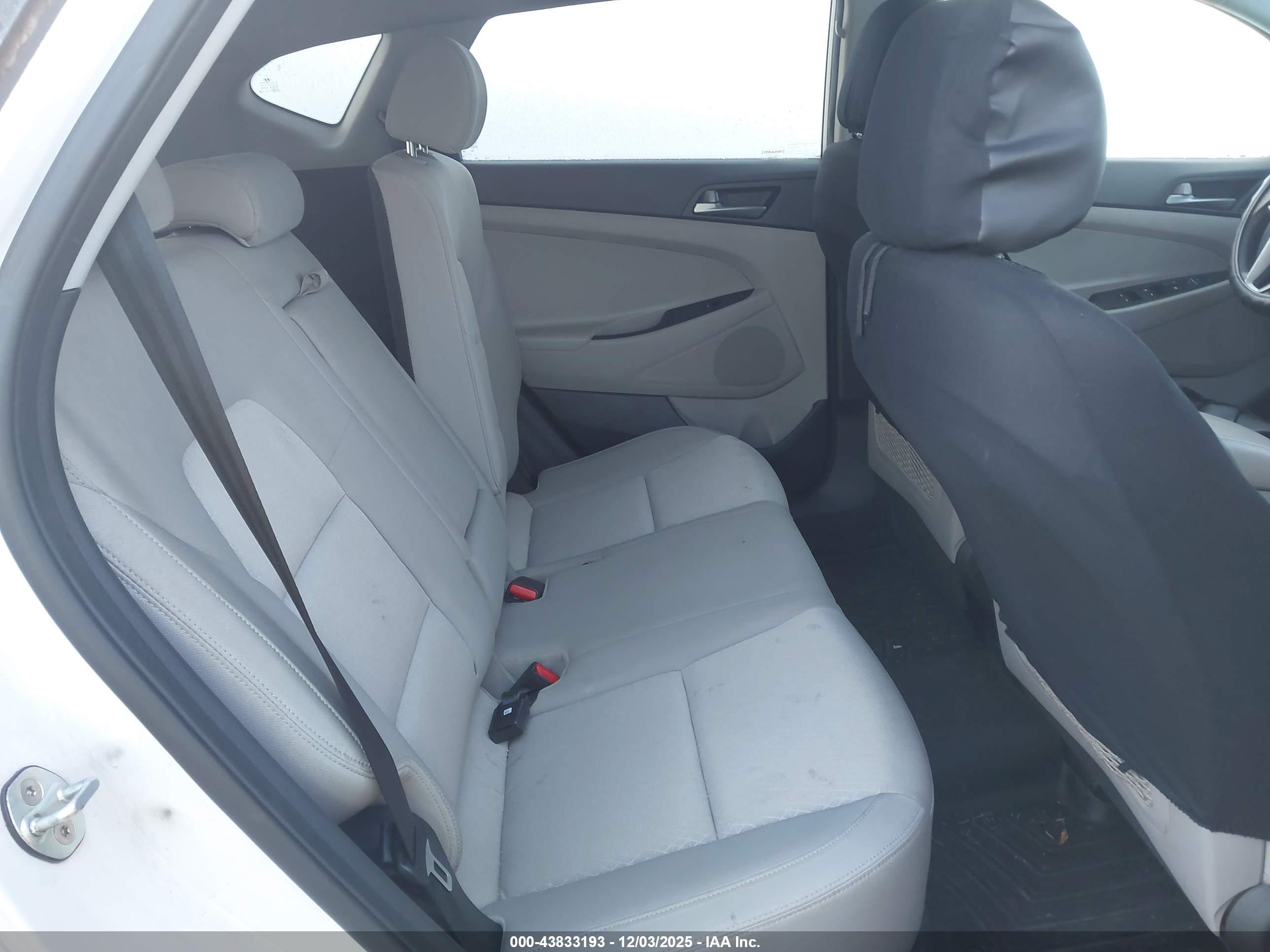 HYUNDAI TUCSON image 8