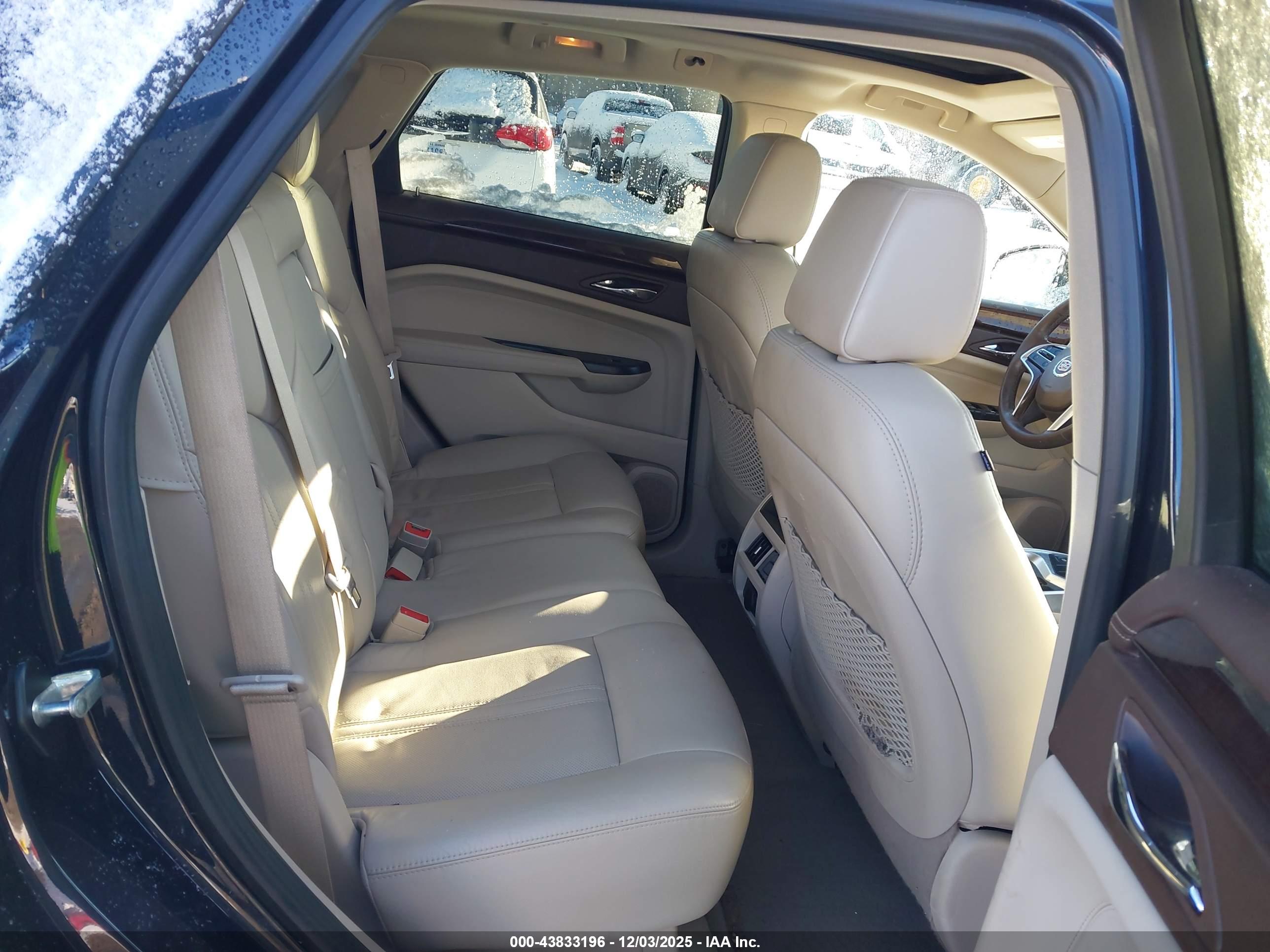 CADILLAC SRX image 8