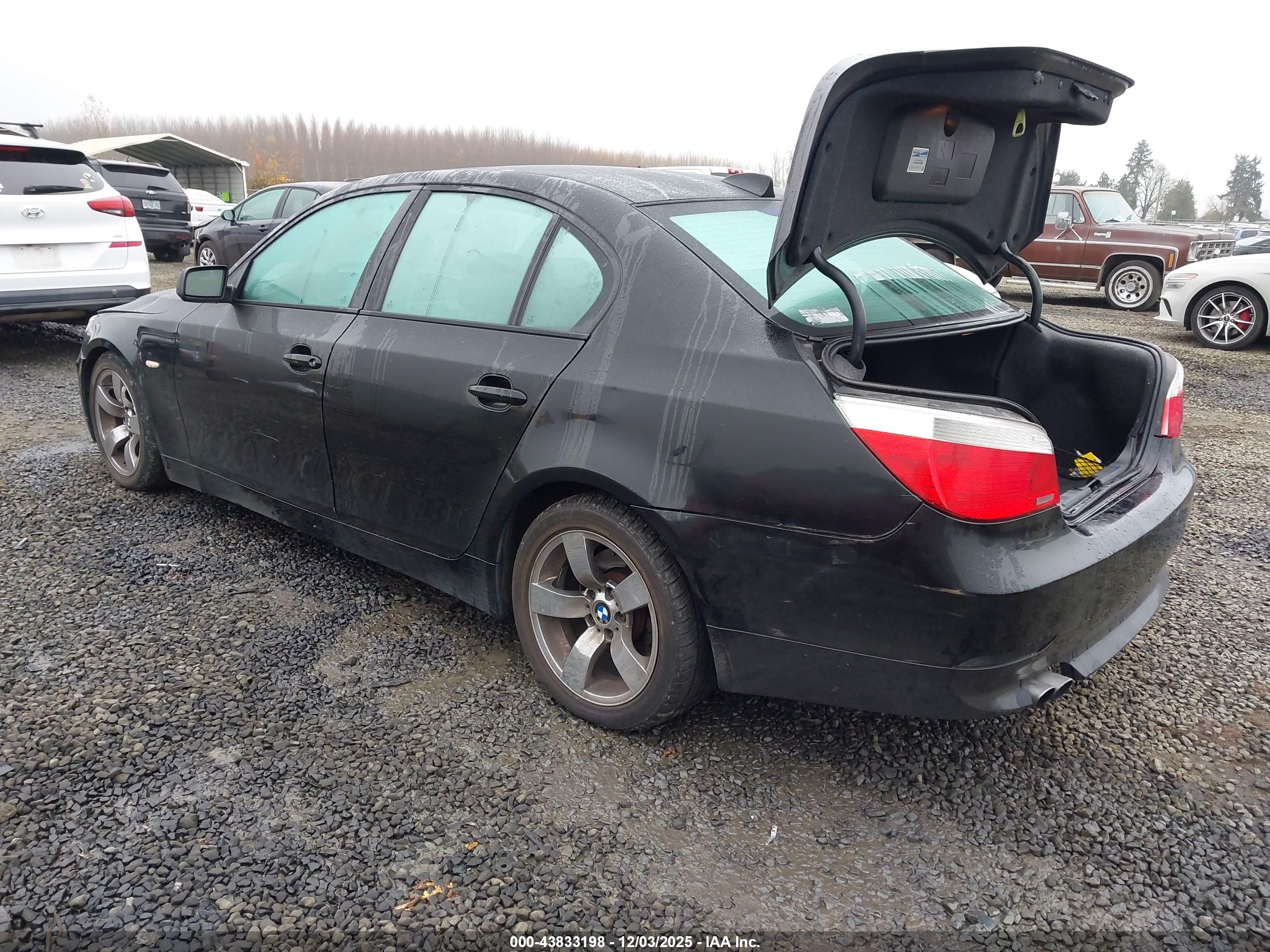 BMW 525I image 3