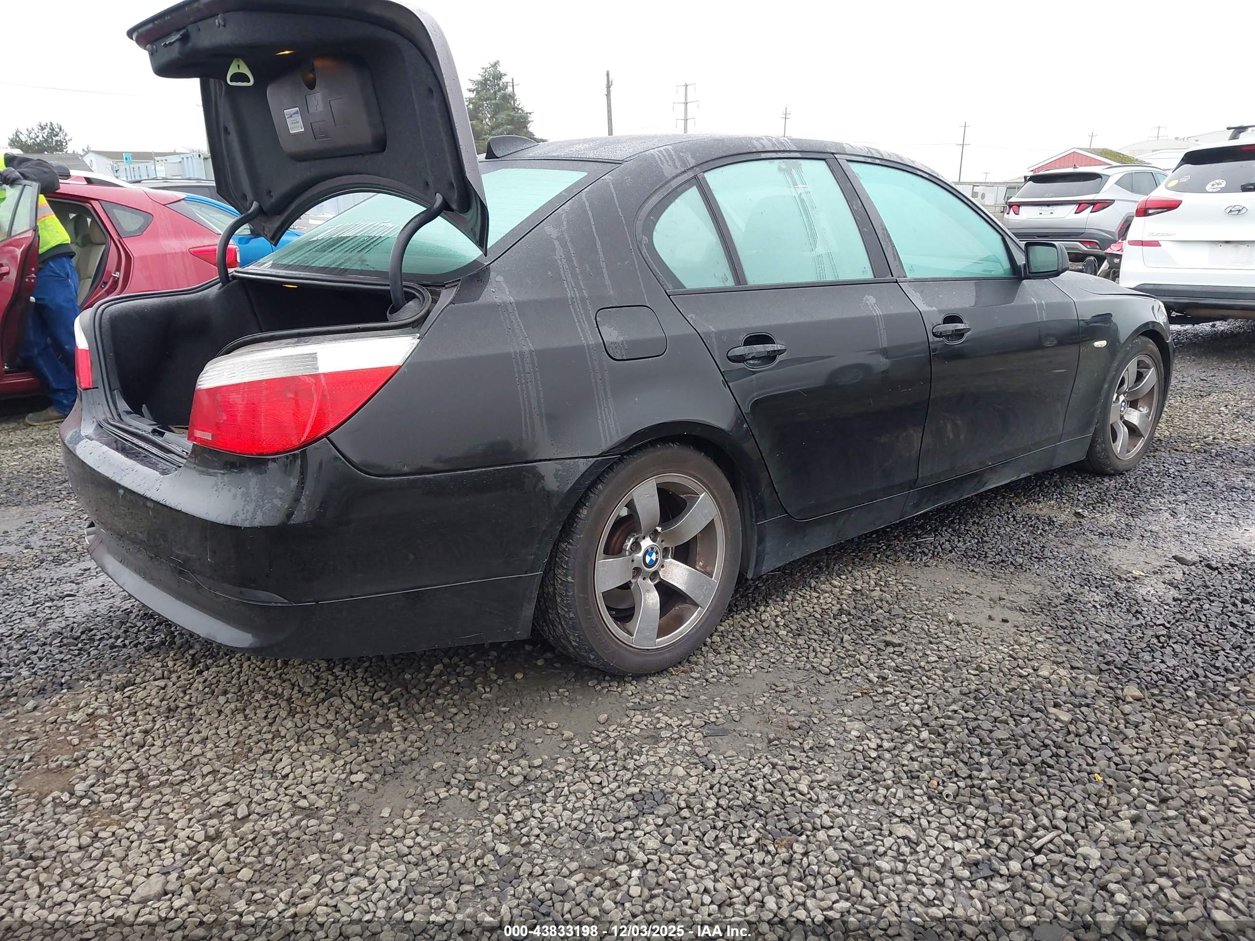 BMW 525I image 4