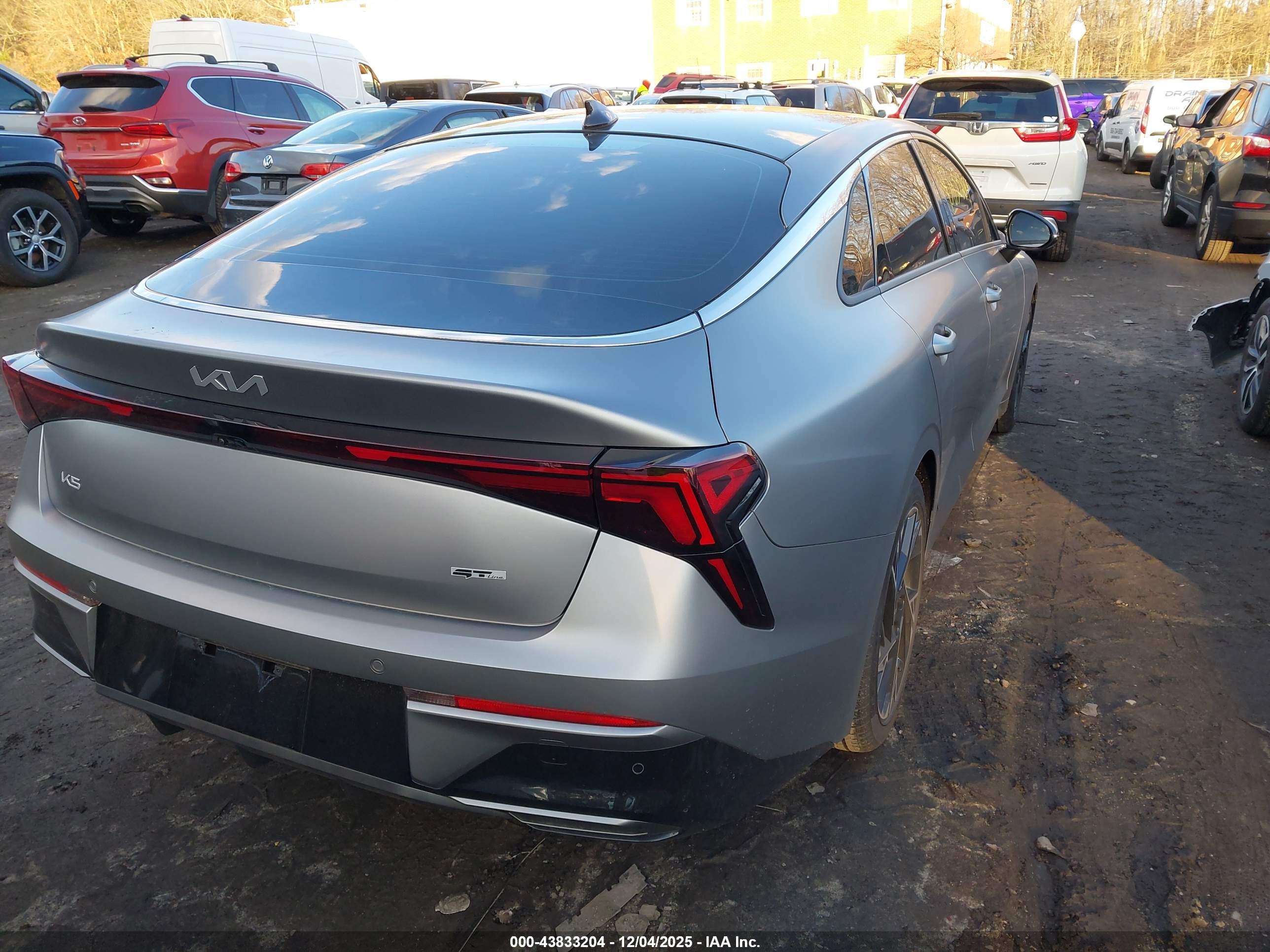 KIA K5 image 4
