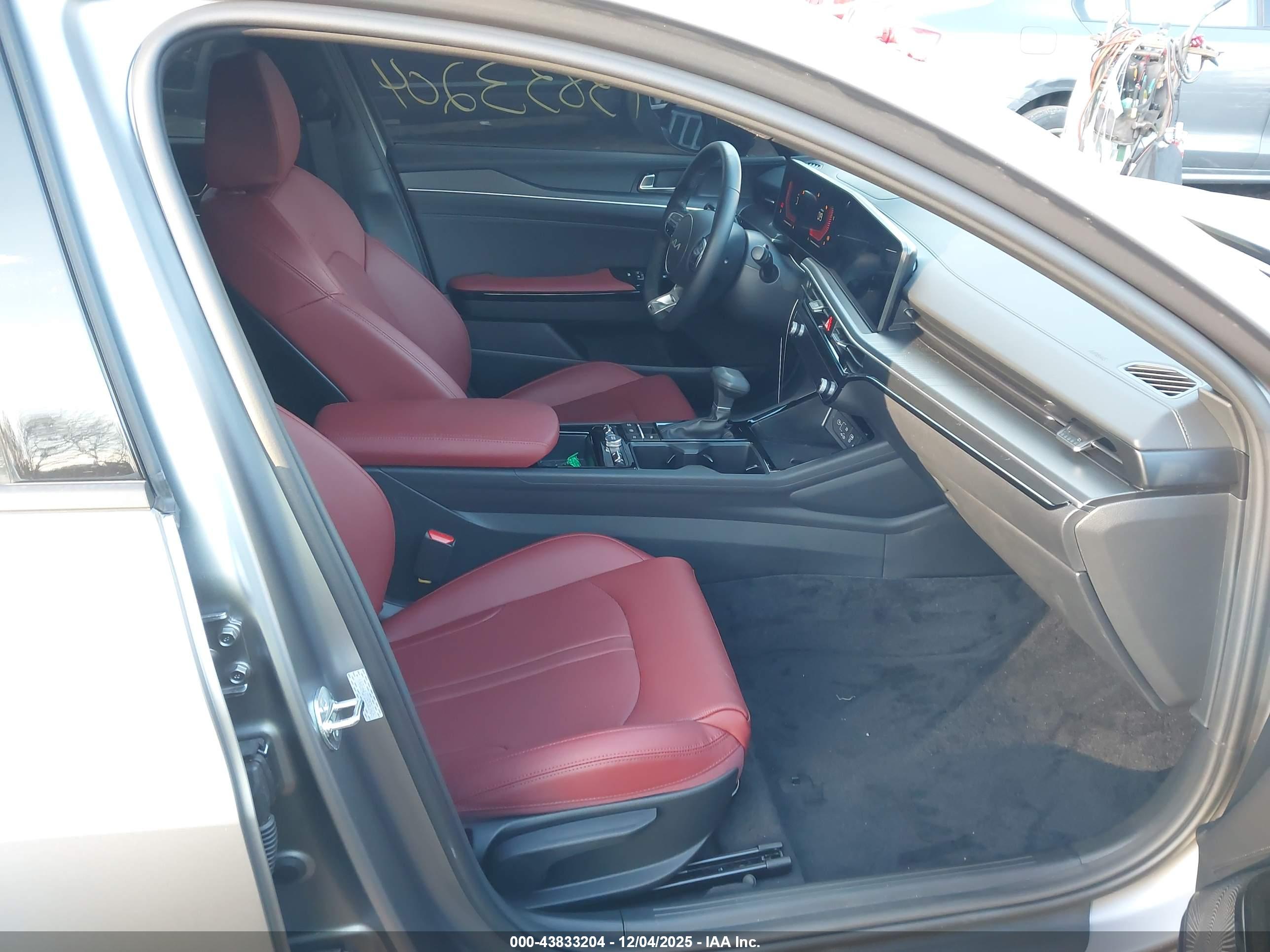 KIA K5 image 5