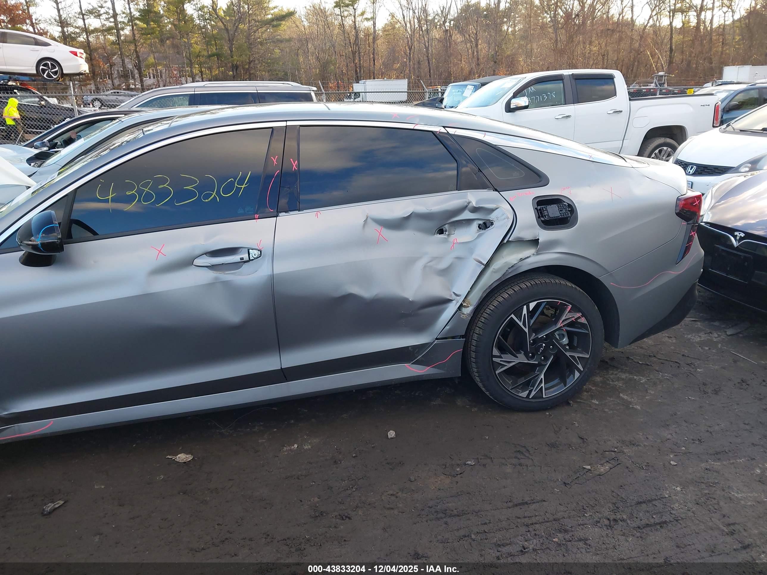 KIA K5 image 6