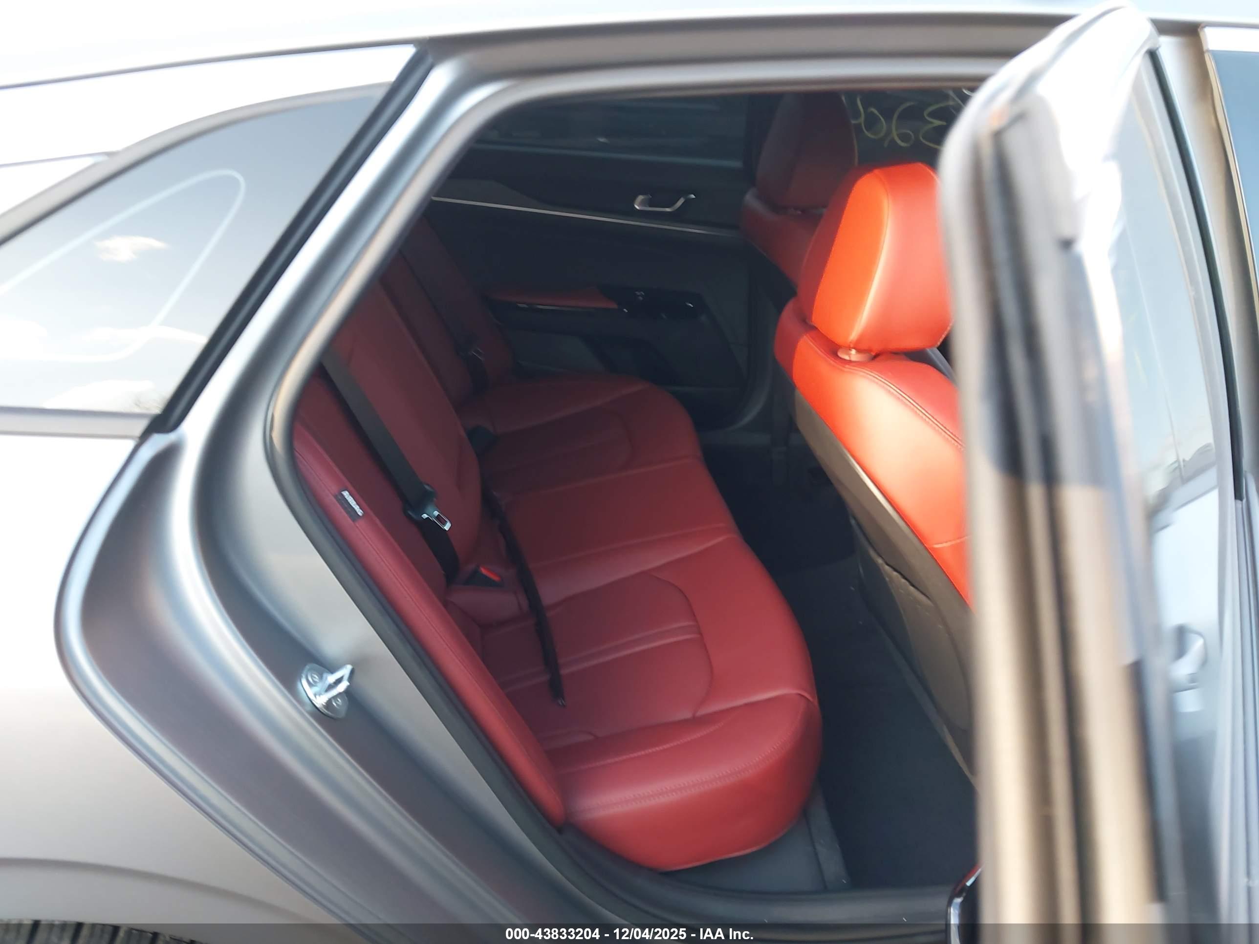 KIA K5 image 8