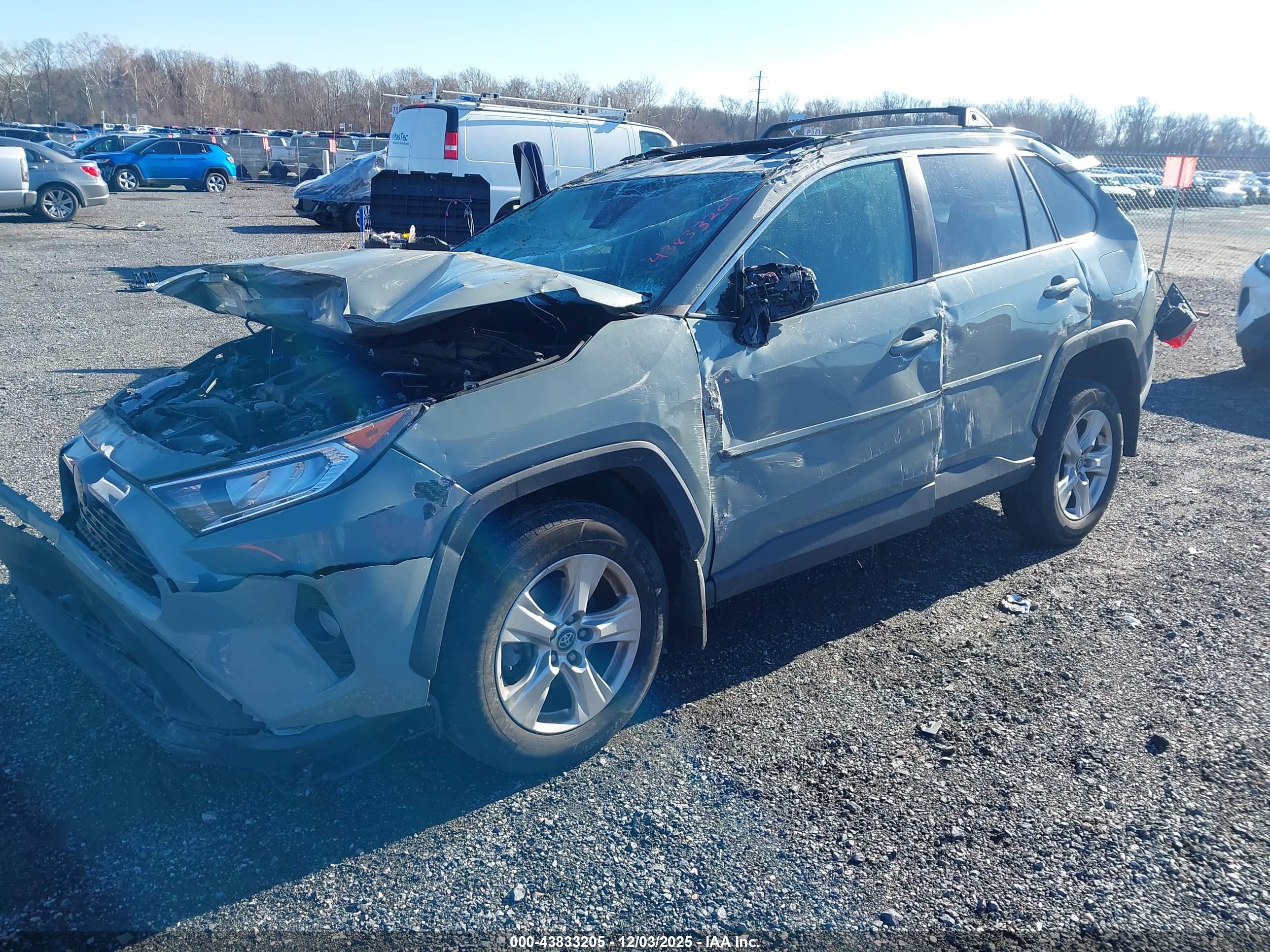 TOYOTA RAV4 image 2
