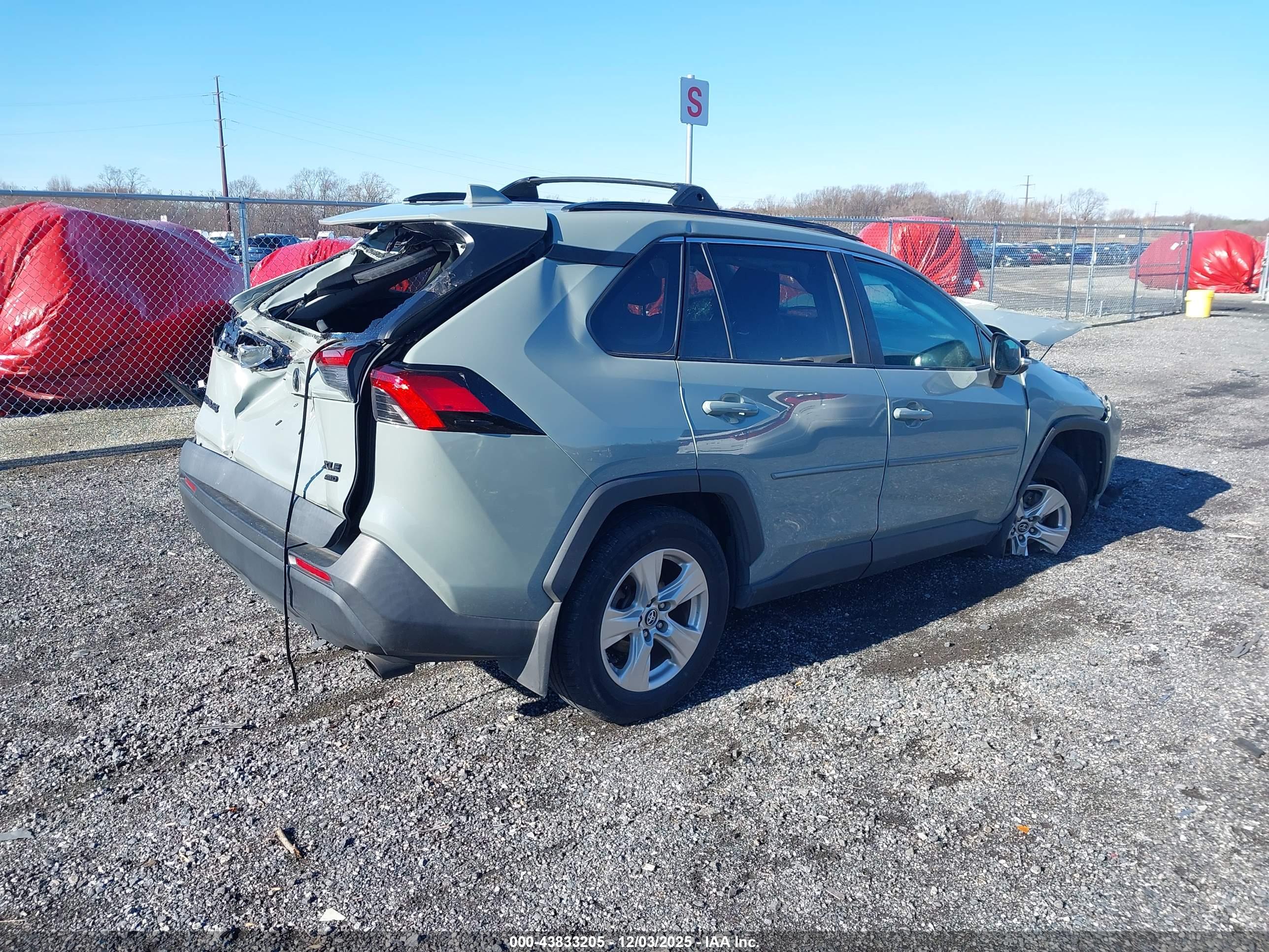 TOYOTA RAV4 image 4