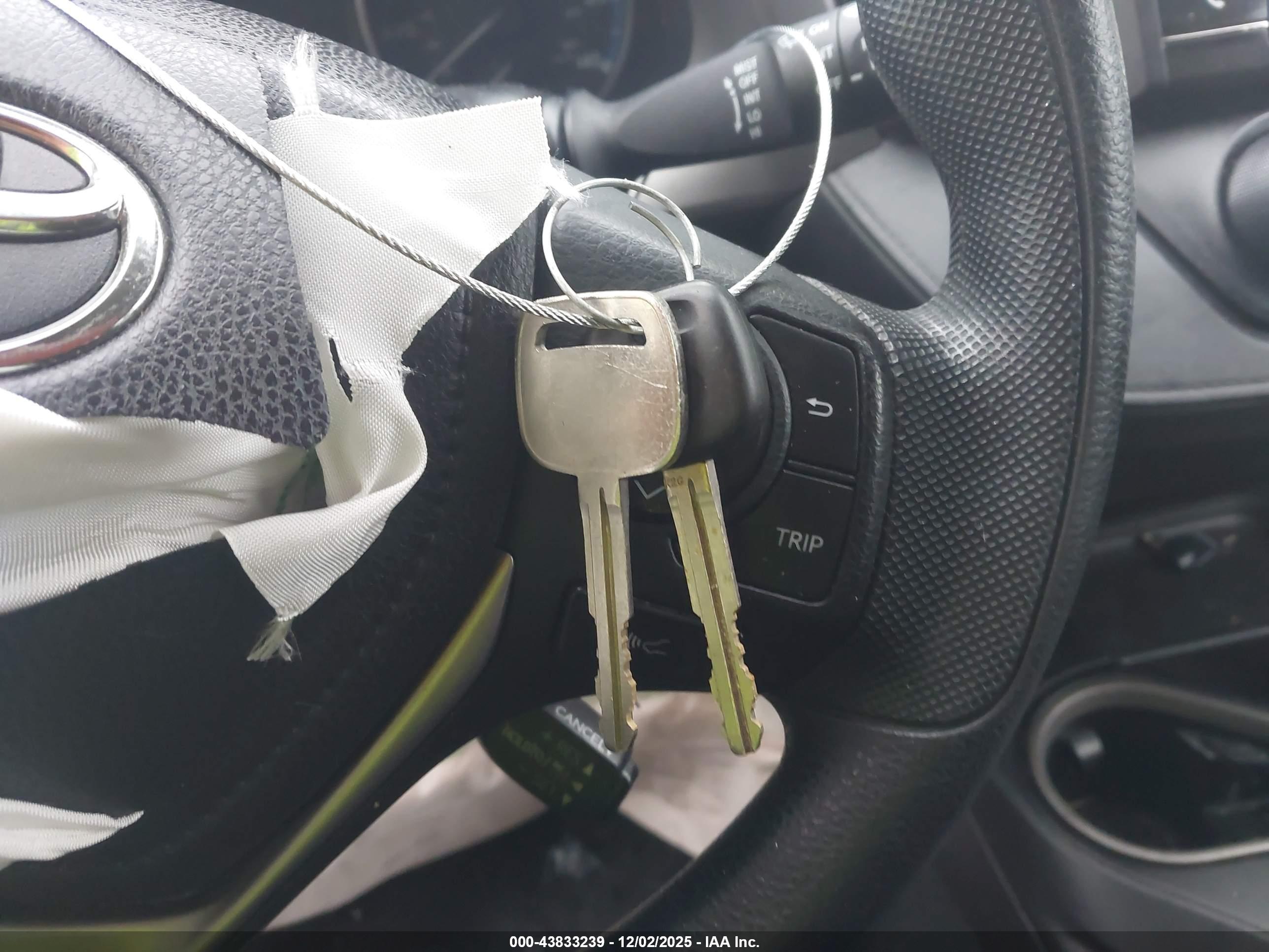 TOYOTA RAV4 image 11