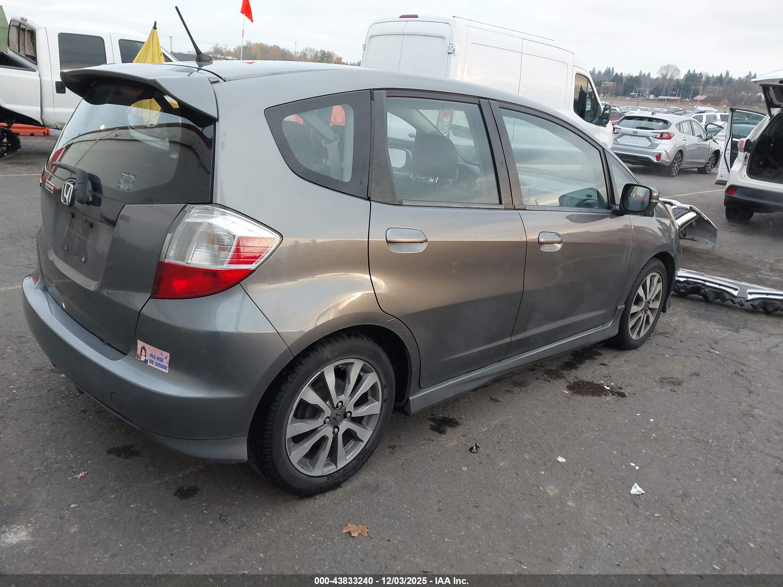 HONDA FIT image 4