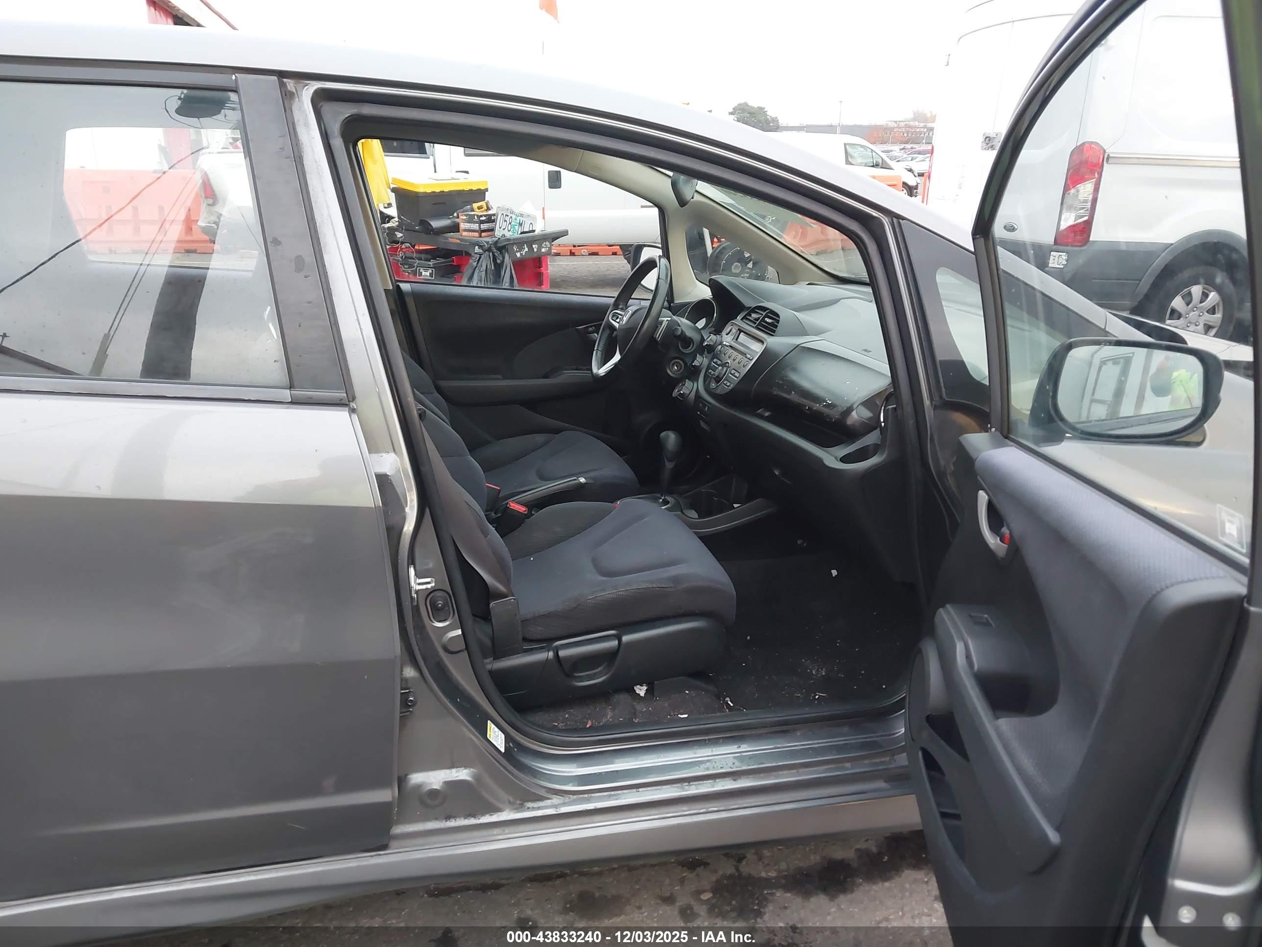 HONDA FIT image 5