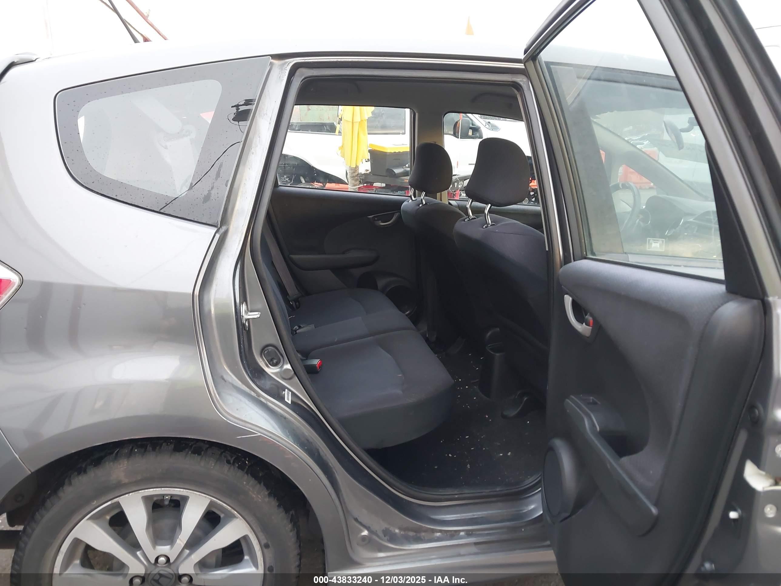 HONDA FIT image 8
