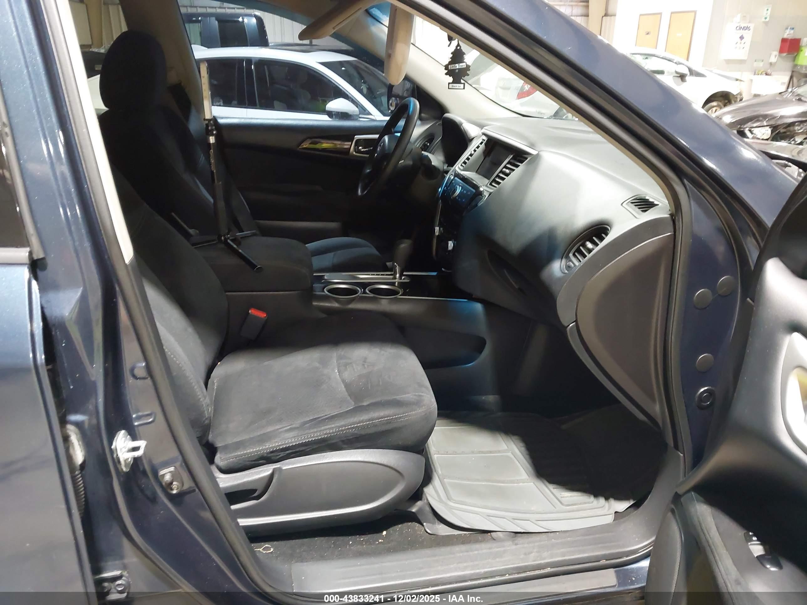 NISSAN PATHFINDER image 5
