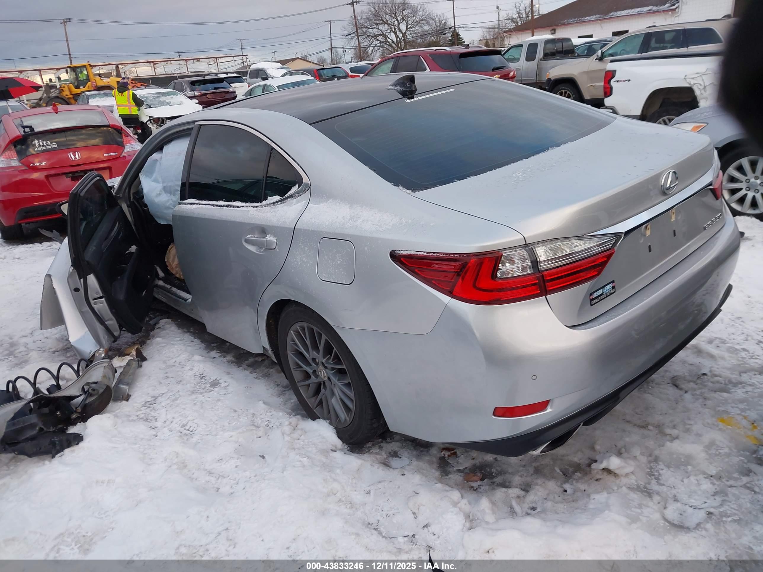 LEXUS ES image 3