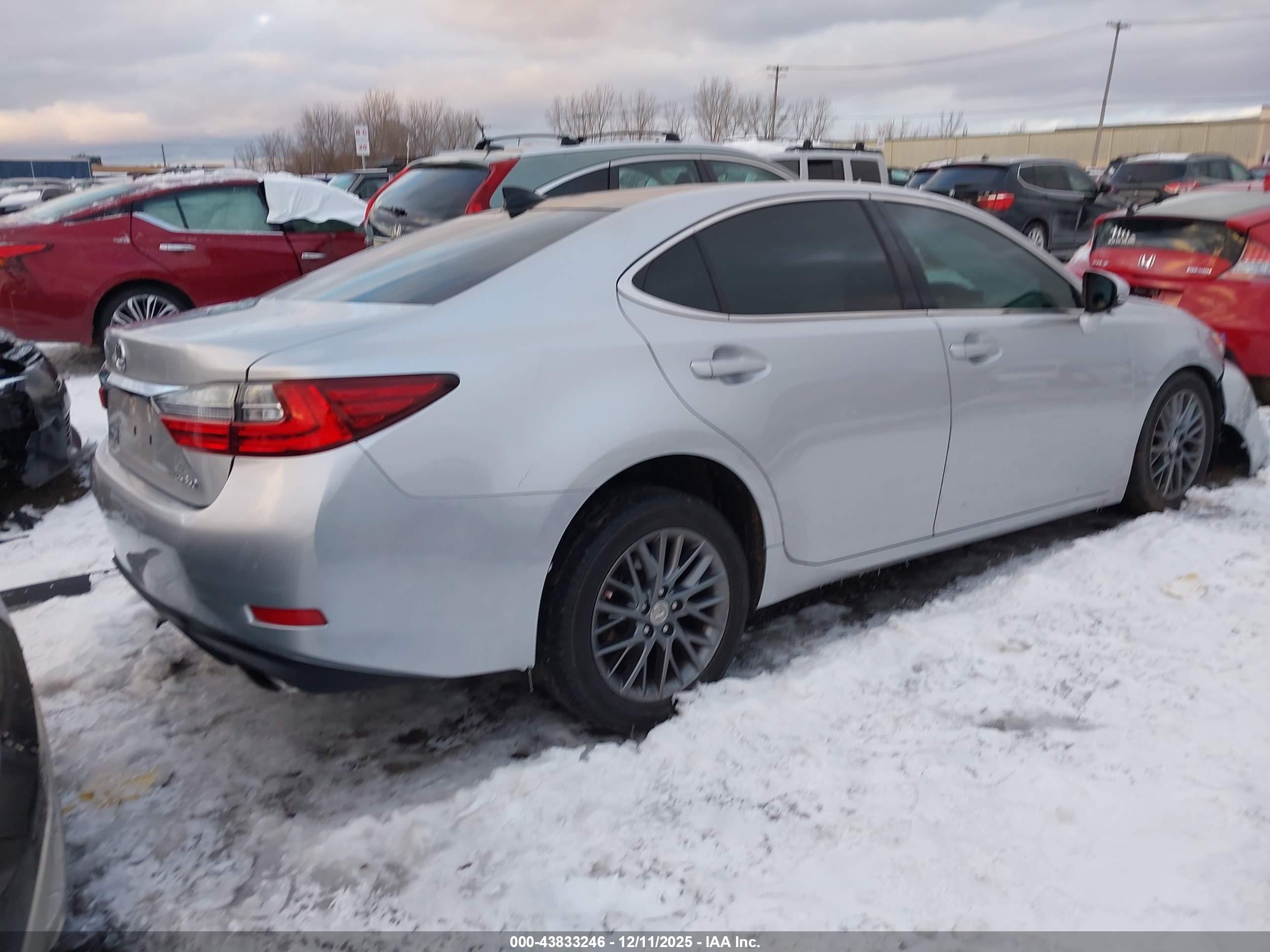 LEXUS ES image 4