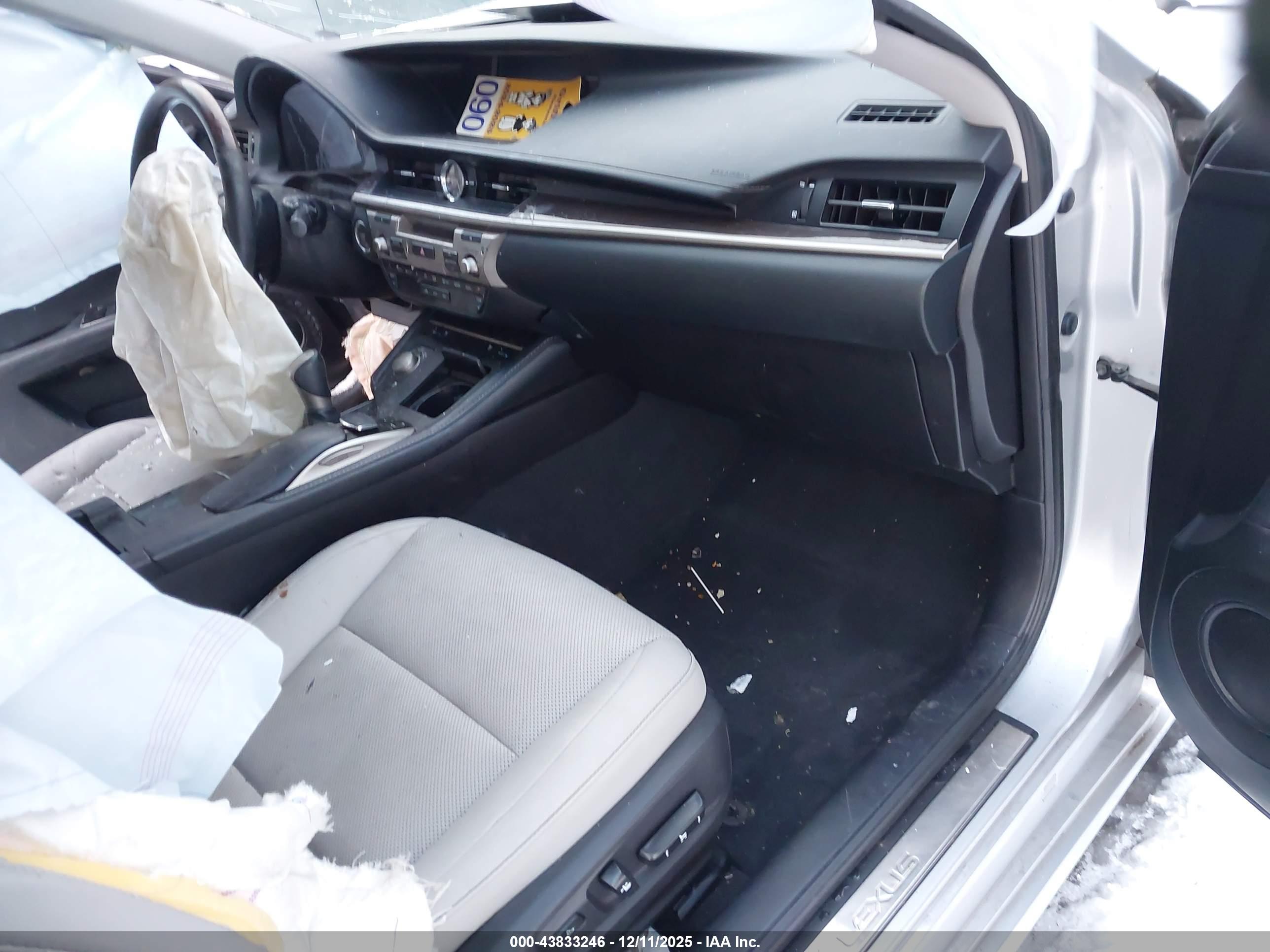 LEXUS ES image 5