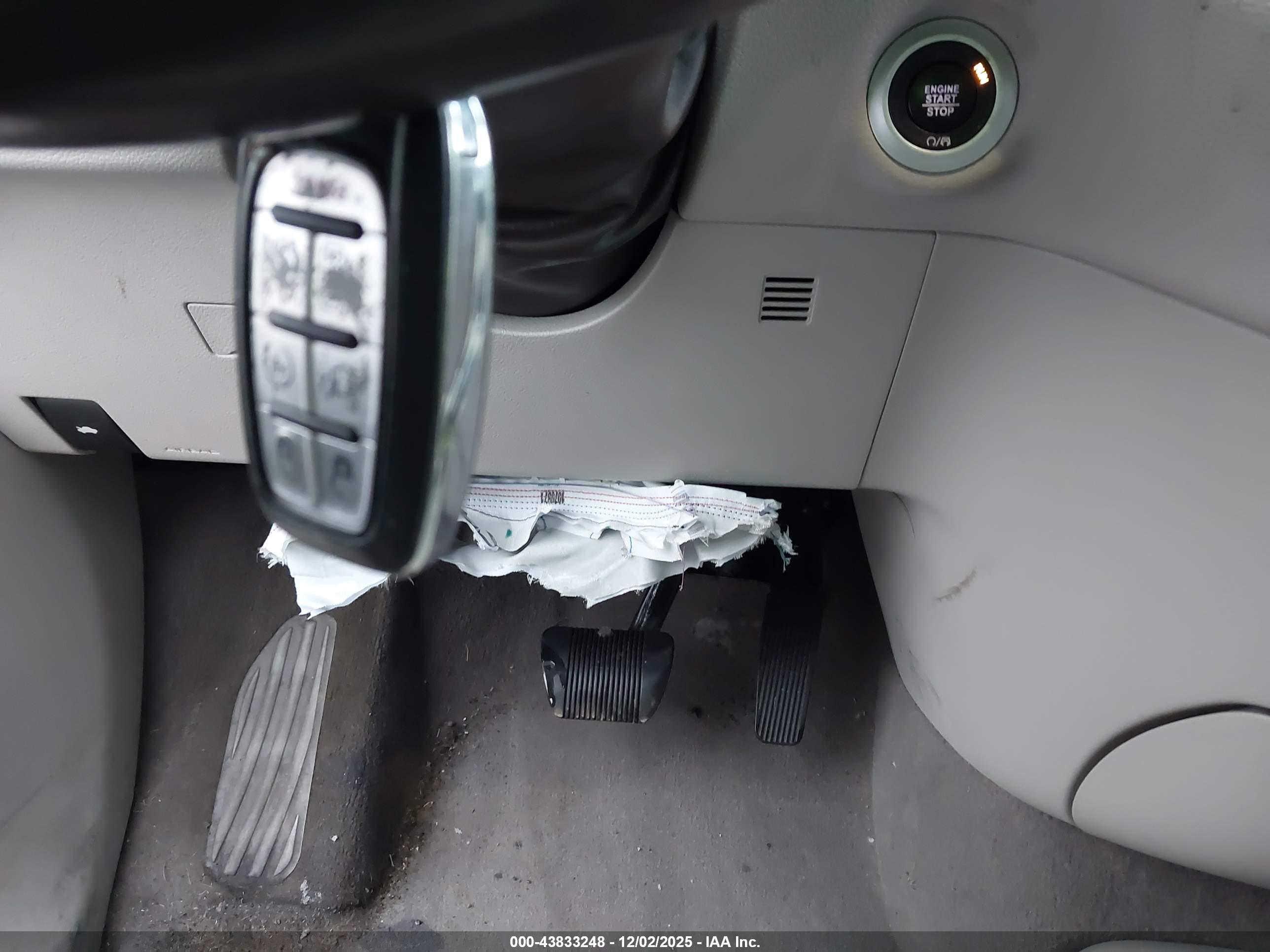 CHRYSLER PACIFICA image 11