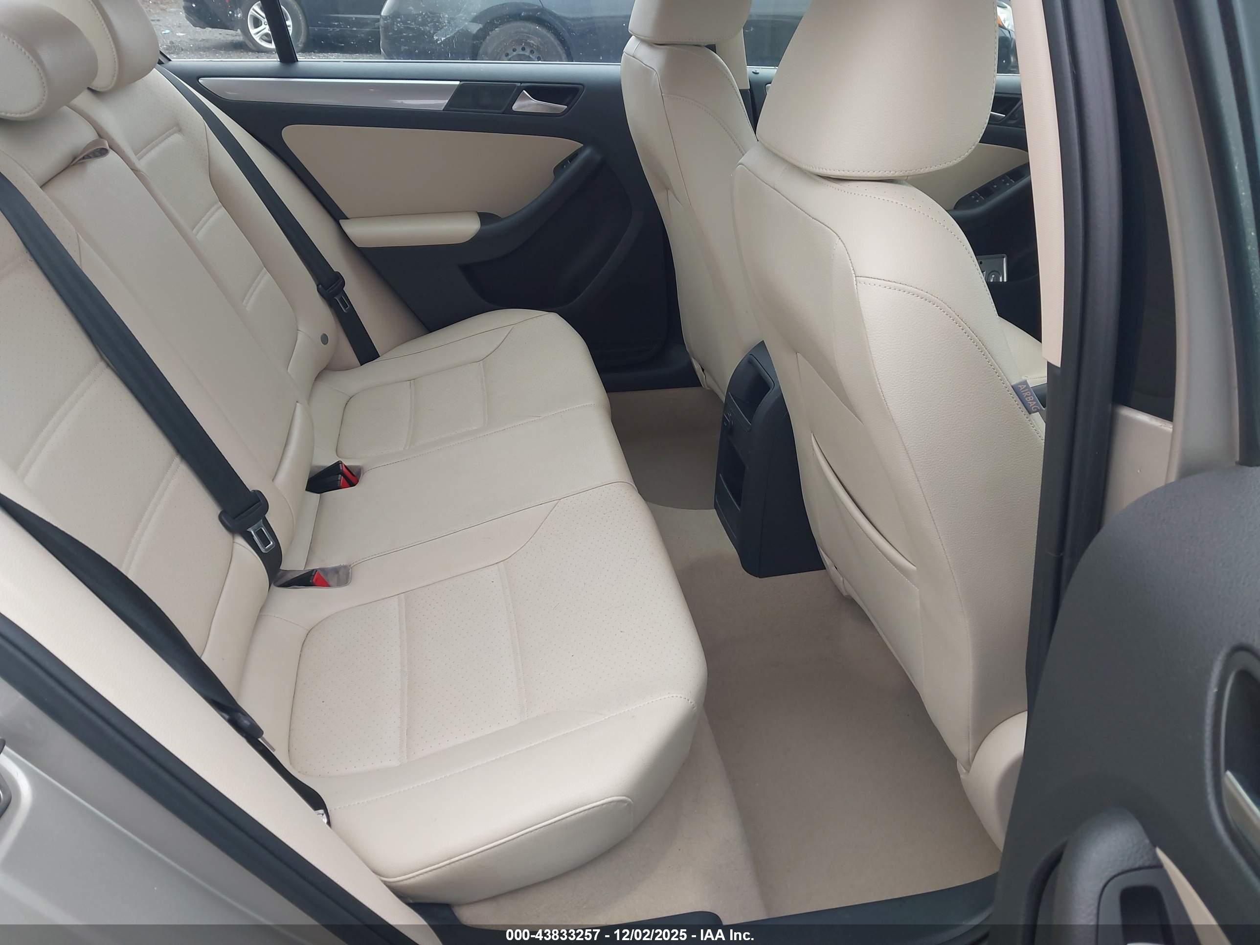 VOLKSWAGEN JETTA image 8