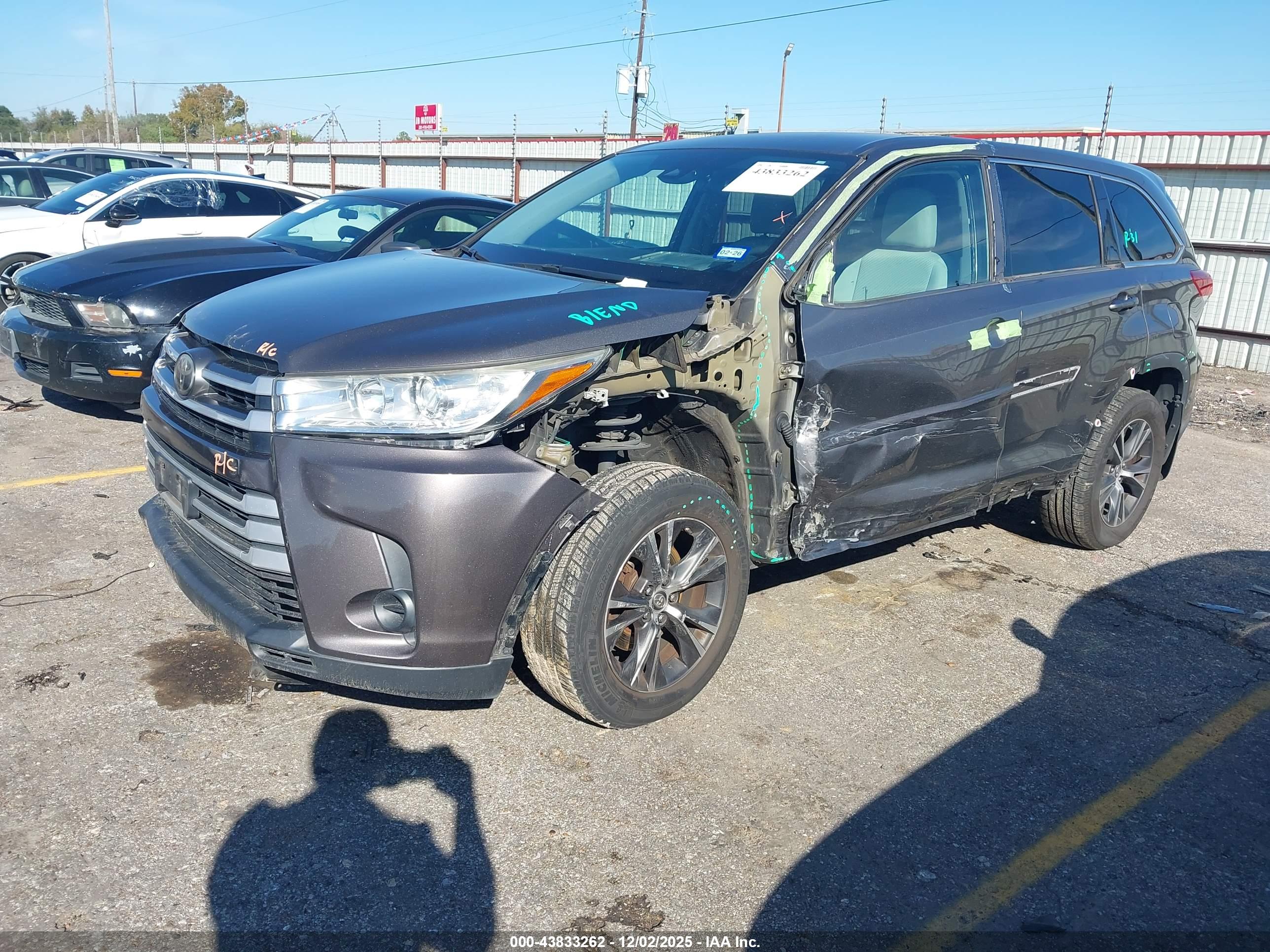 TOYOTA HIGHLANDER image 2