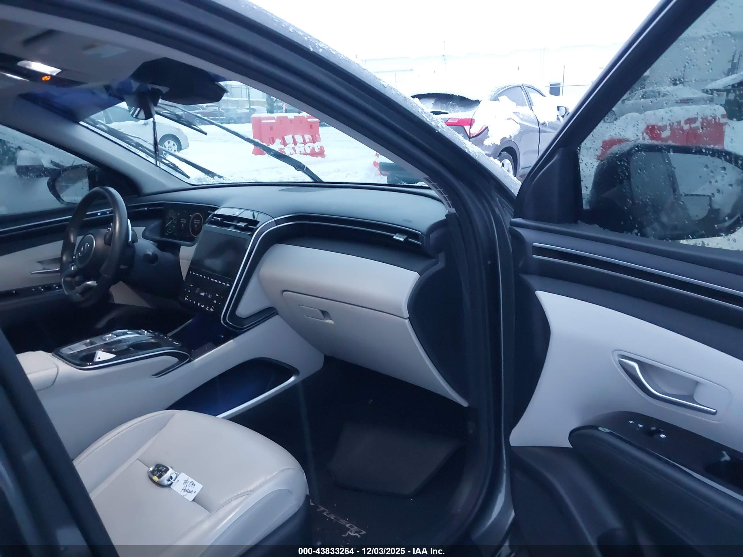 HYUNDAI TUCSON image 5