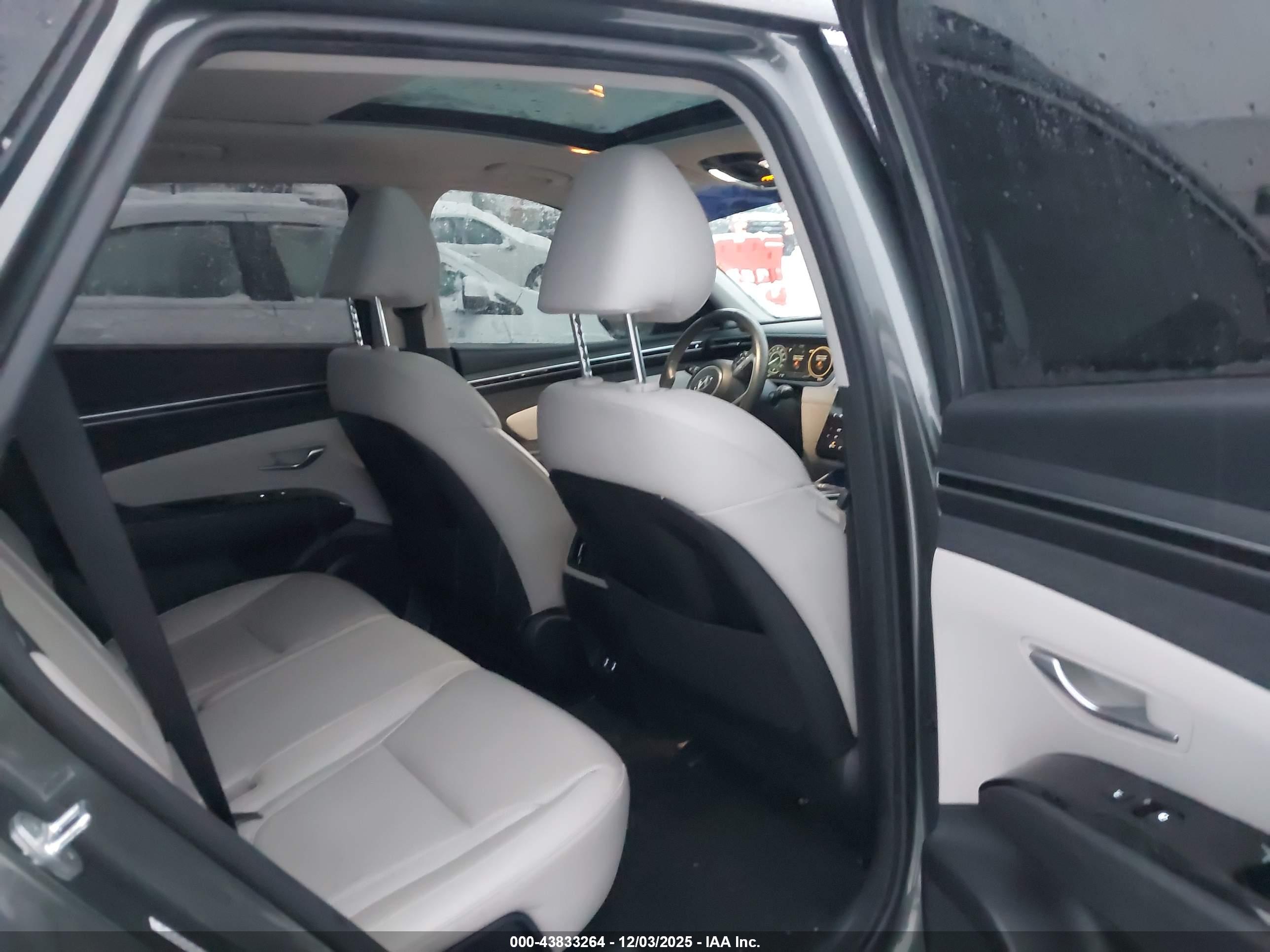 HYUNDAI TUCSON image 8