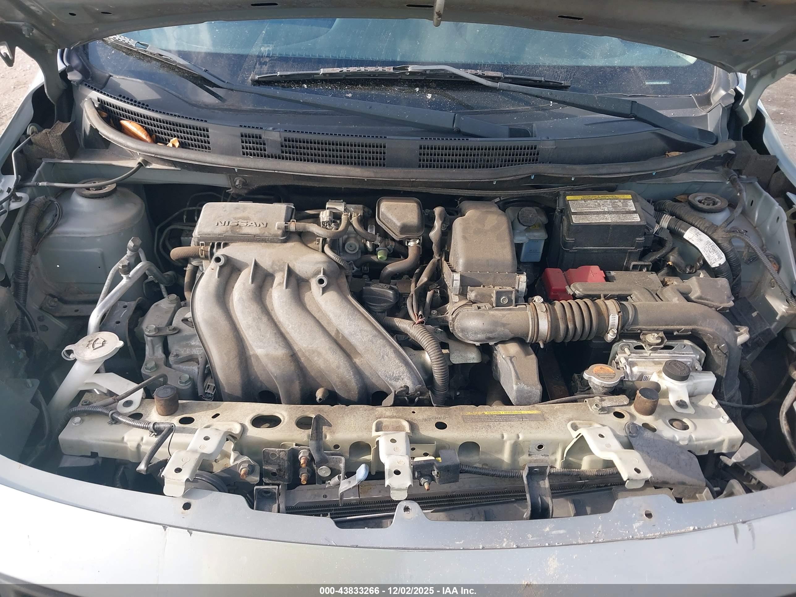 NISSAN VERSA image 10