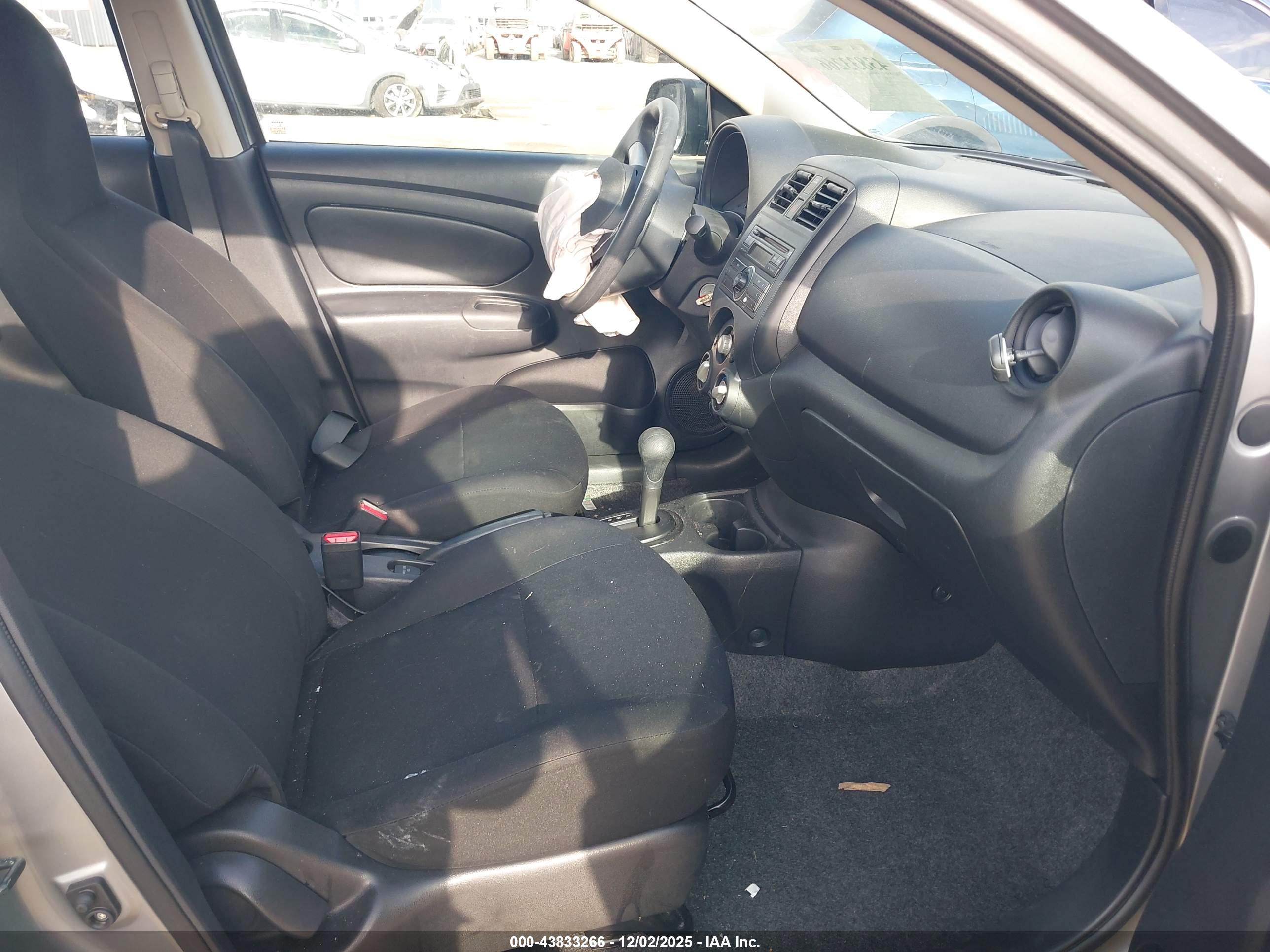 NISSAN VERSA image 5