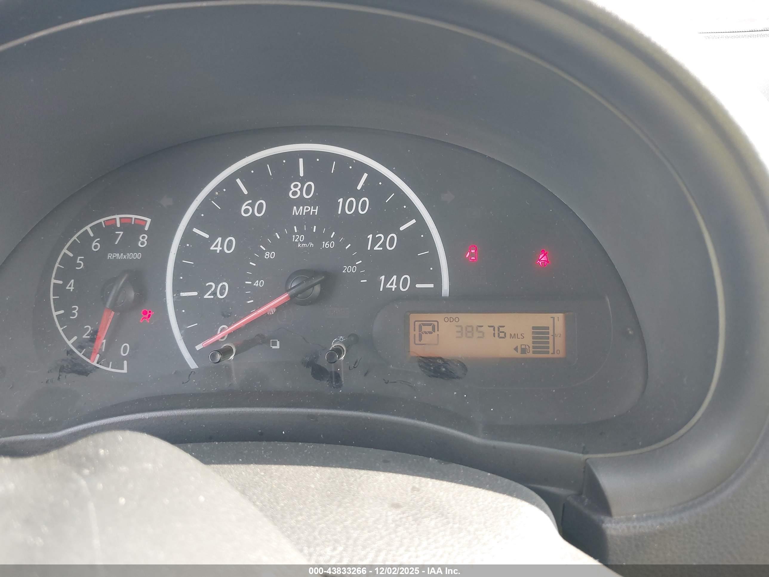 NISSAN VERSA image 7