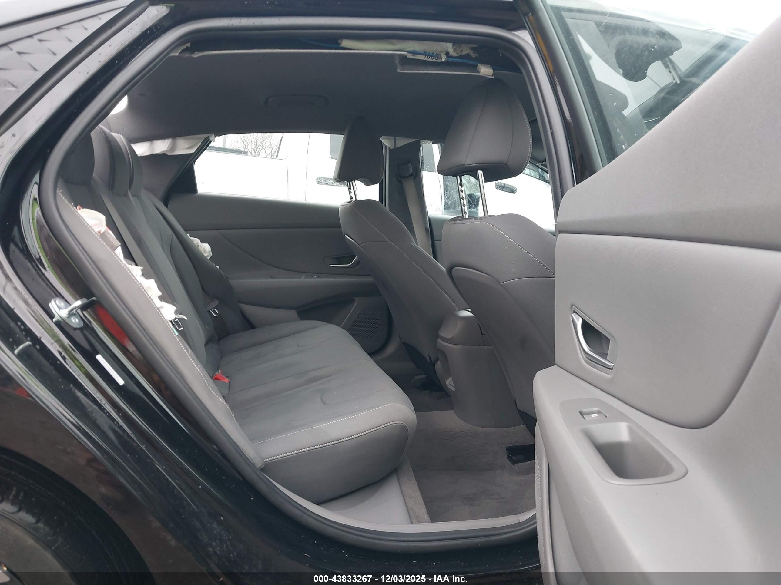 HYUNDAI ELANTRA image 8