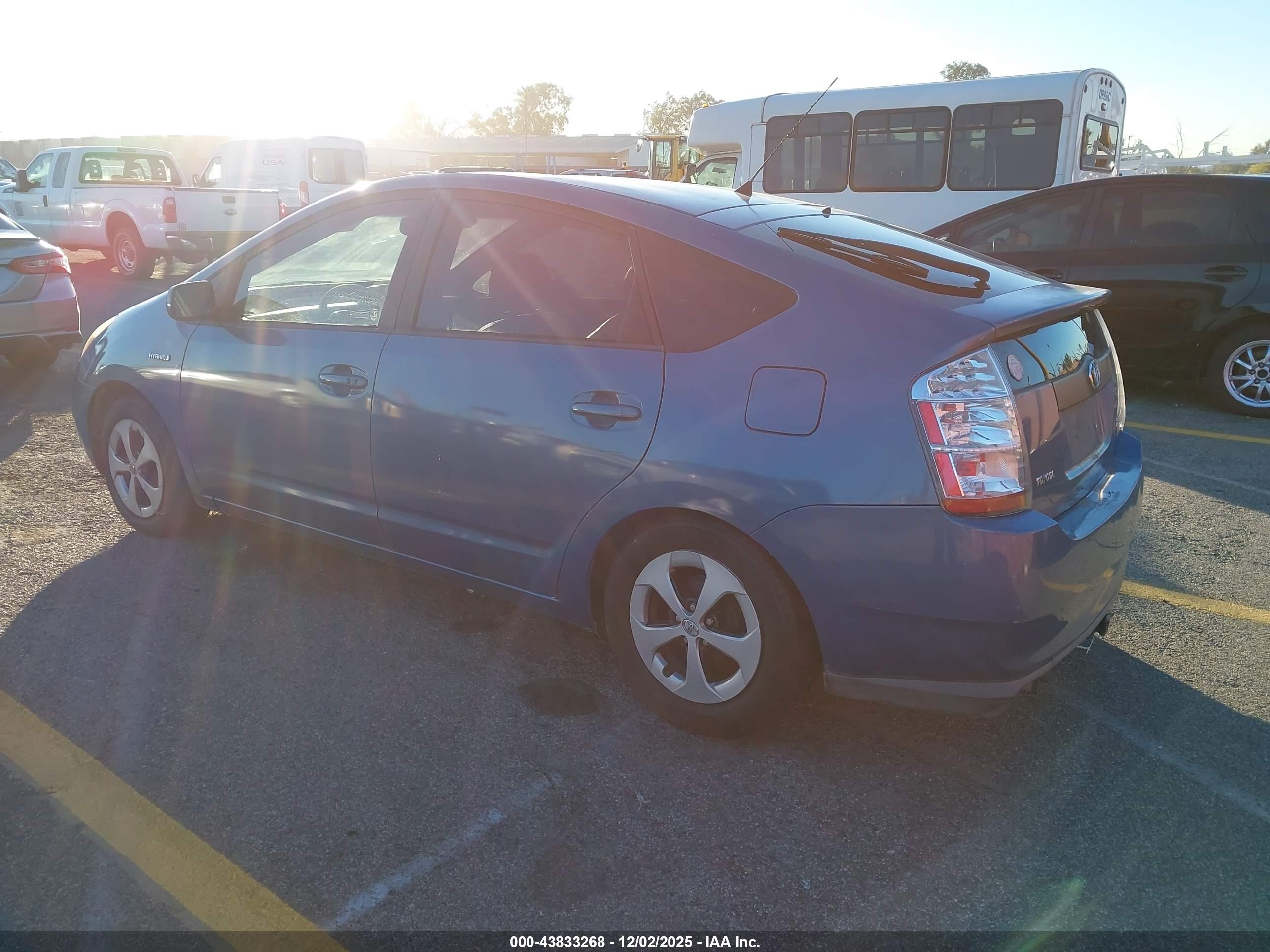 TOYOTA PRIUS image 3