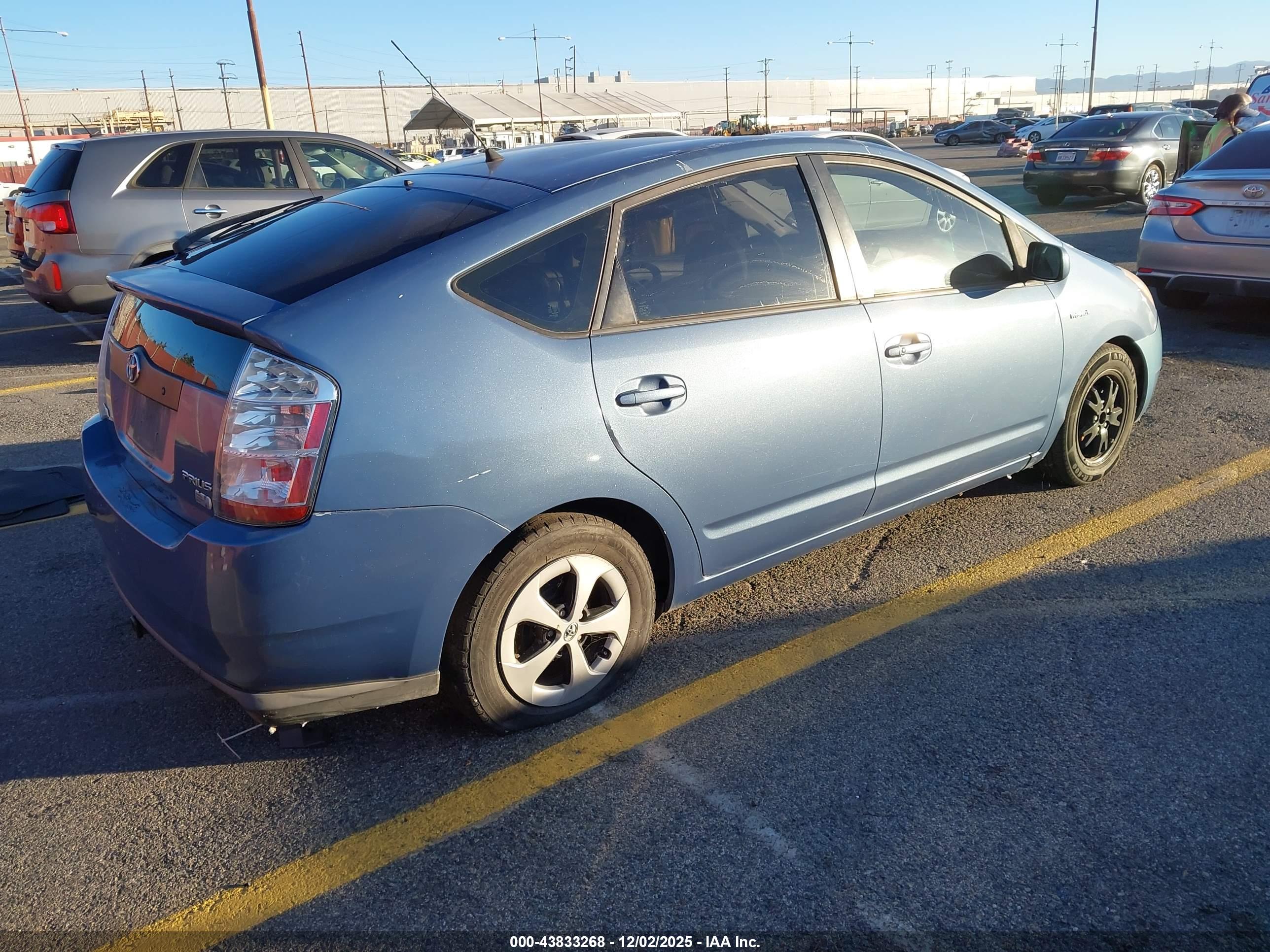 TOYOTA PRIUS image 4