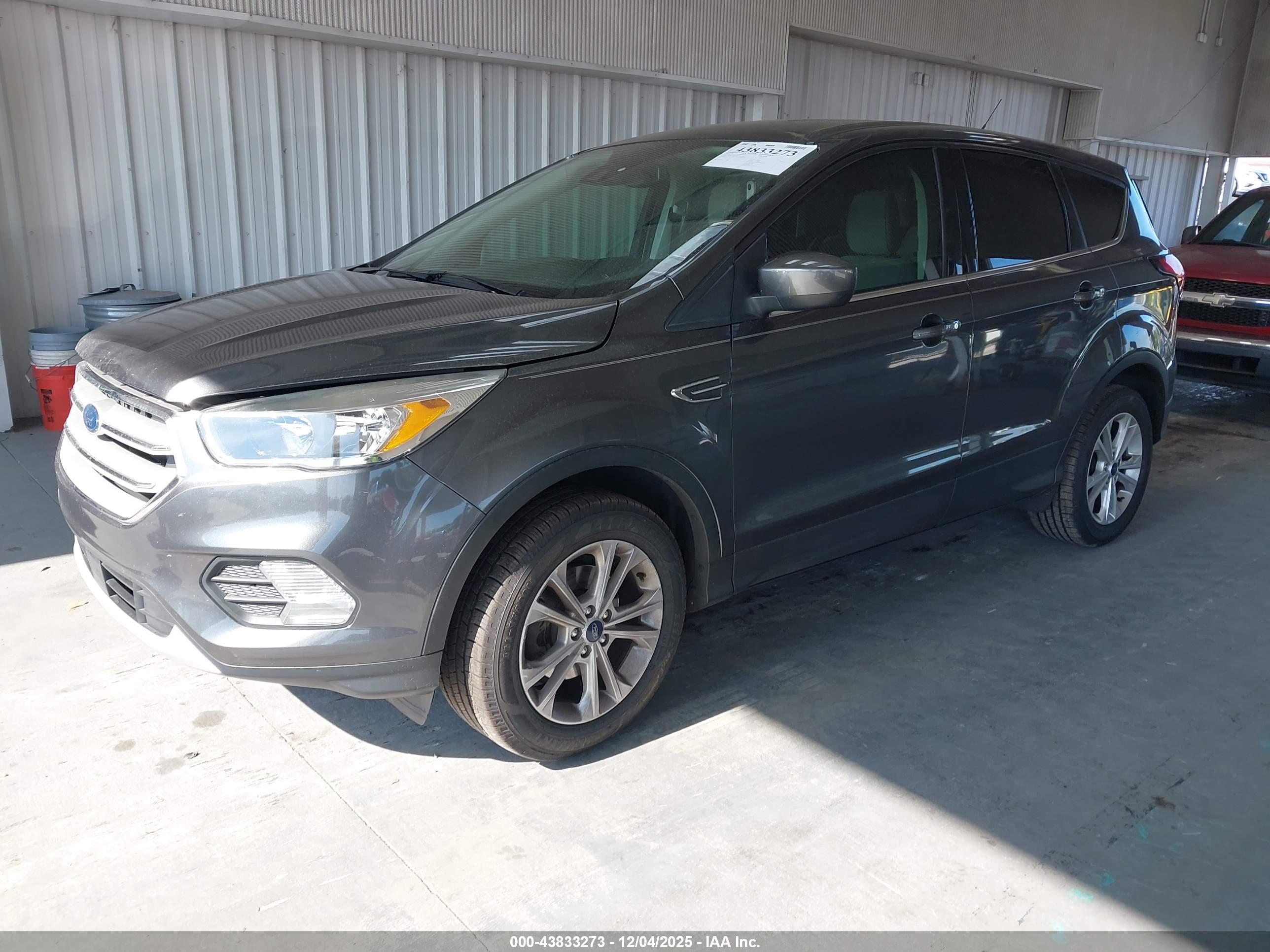FORD ESCAPE image 2