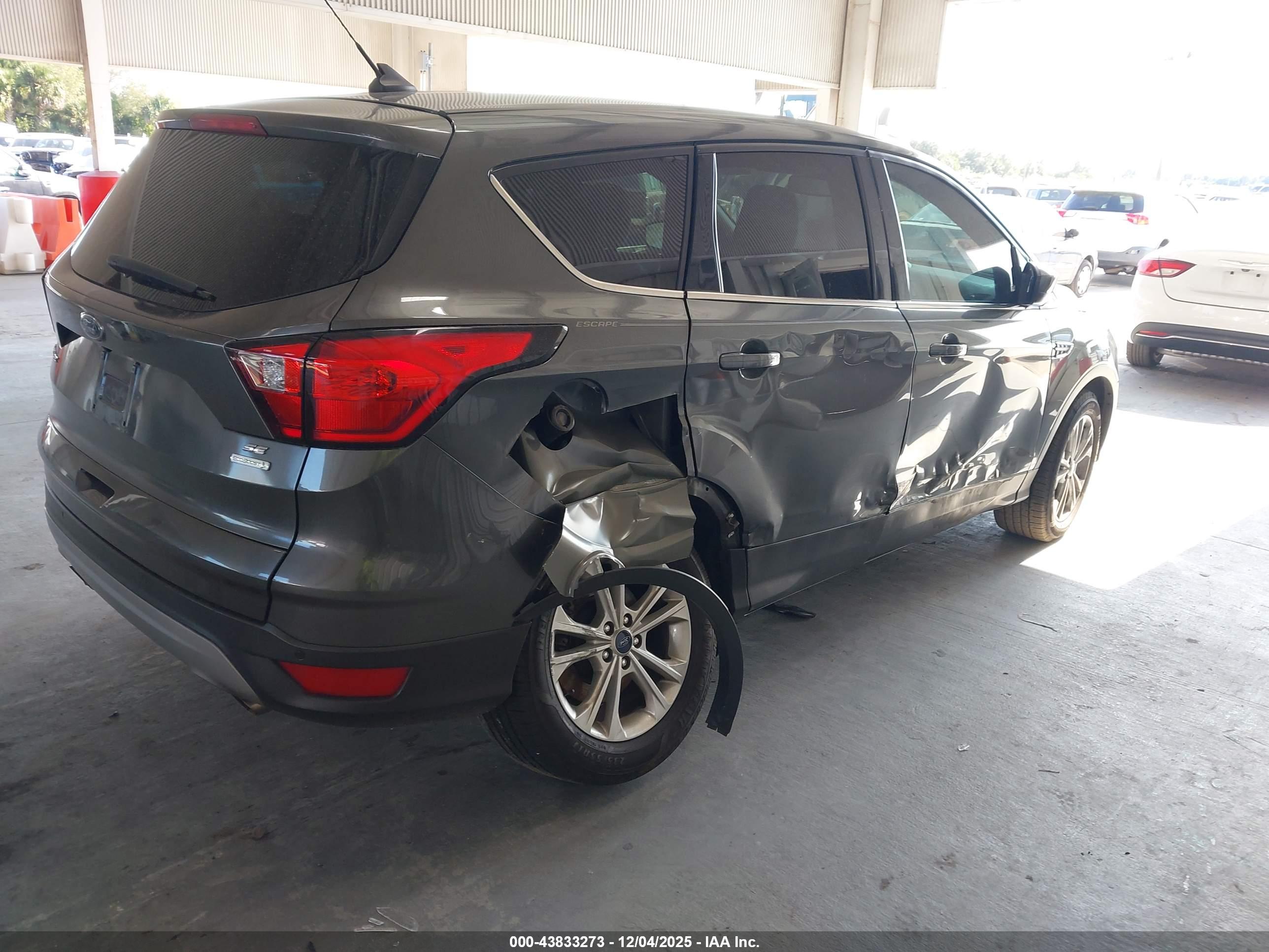 FORD ESCAPE image 4