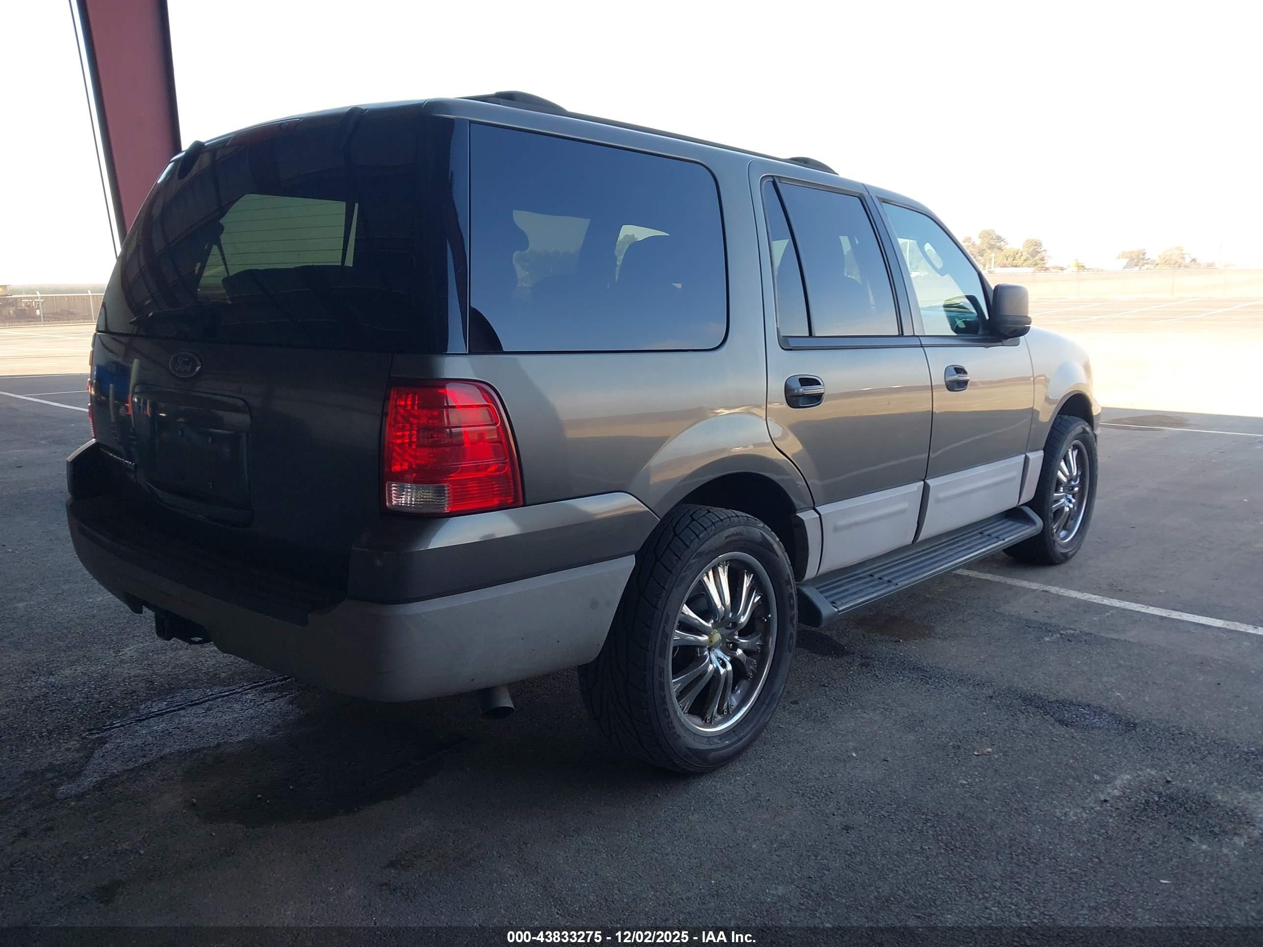 FORD EXPEDITION image 4