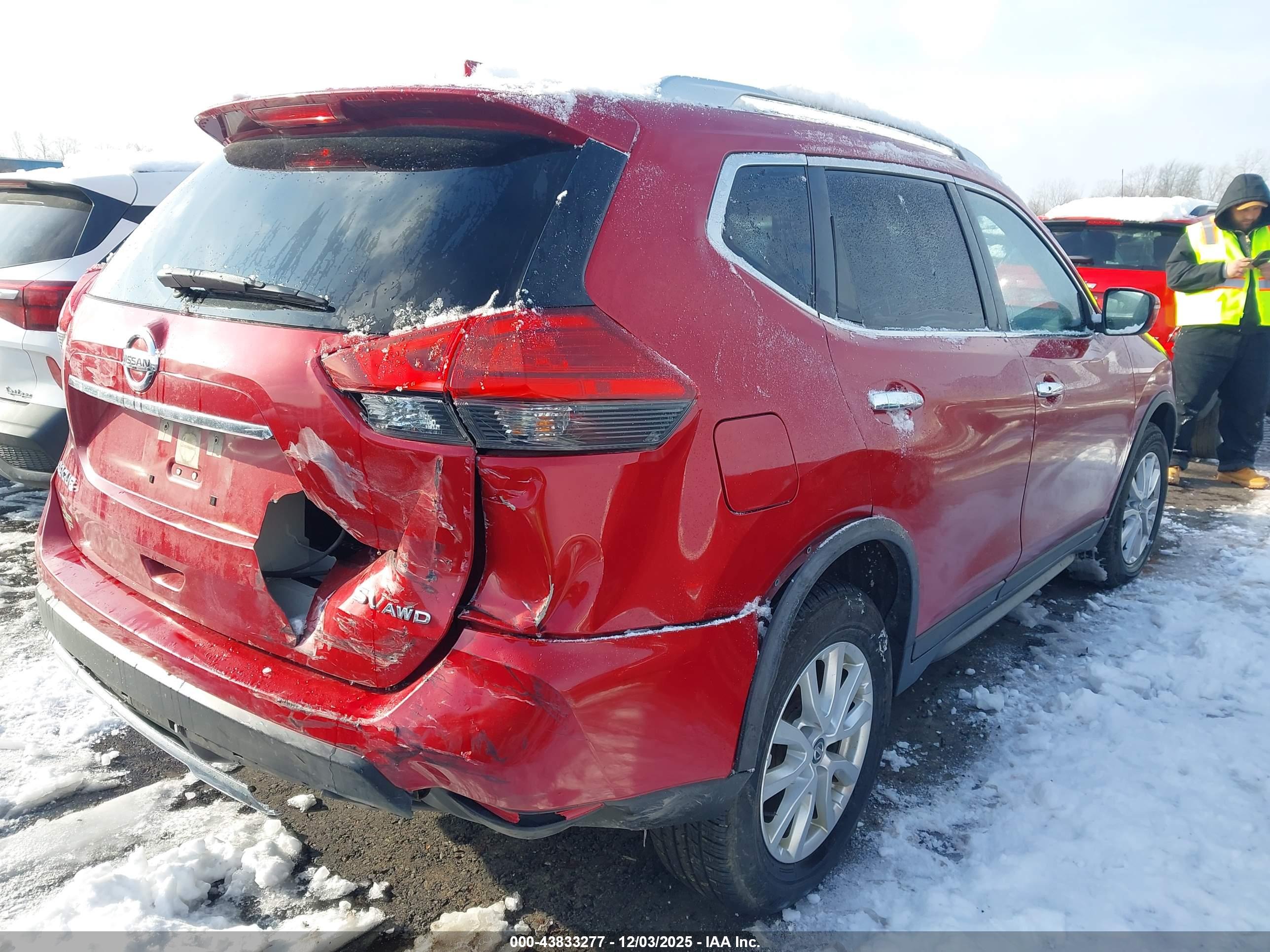 NISSAN ROGUE image 4