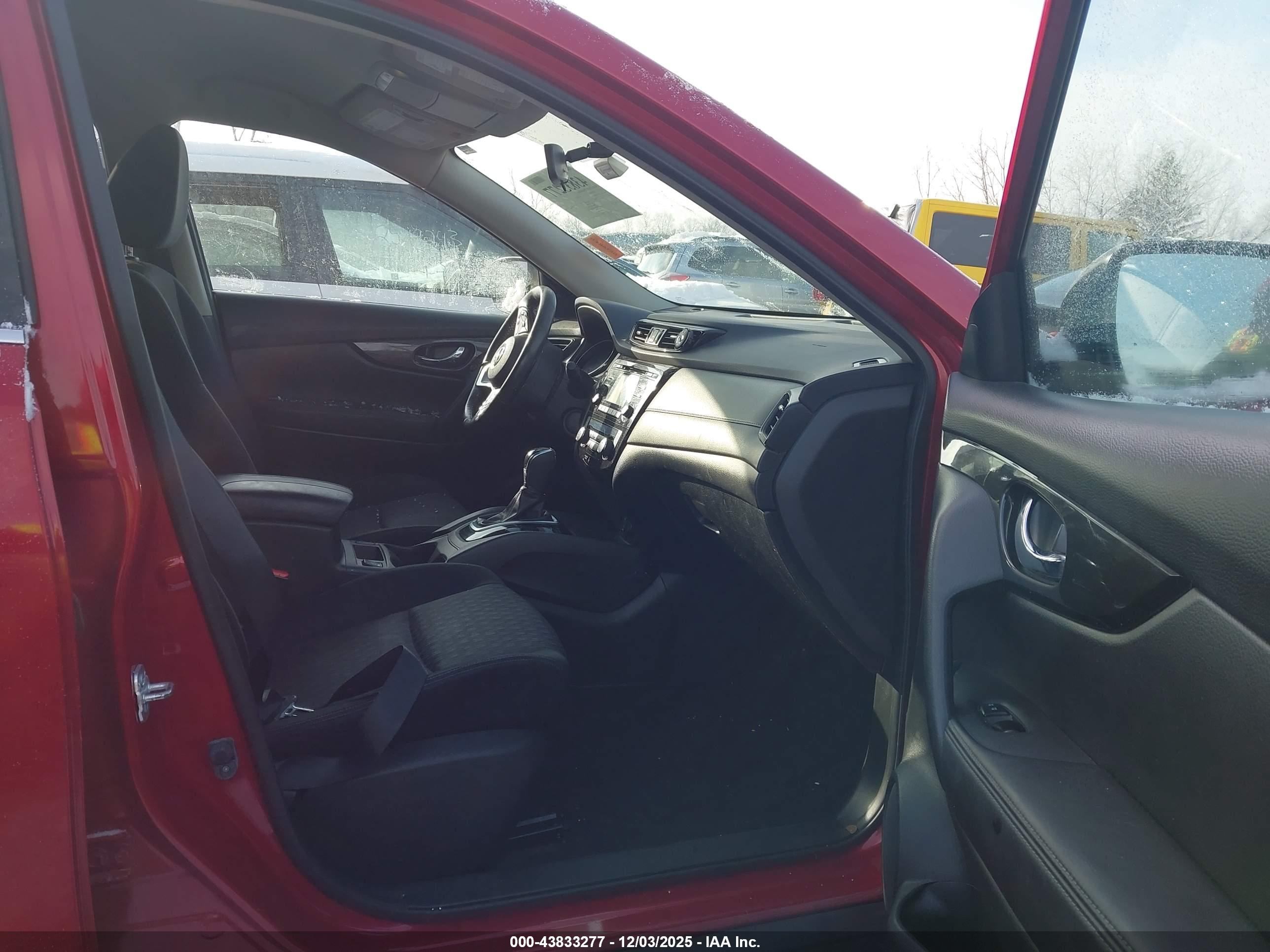 NISSAN ROGUE image 5