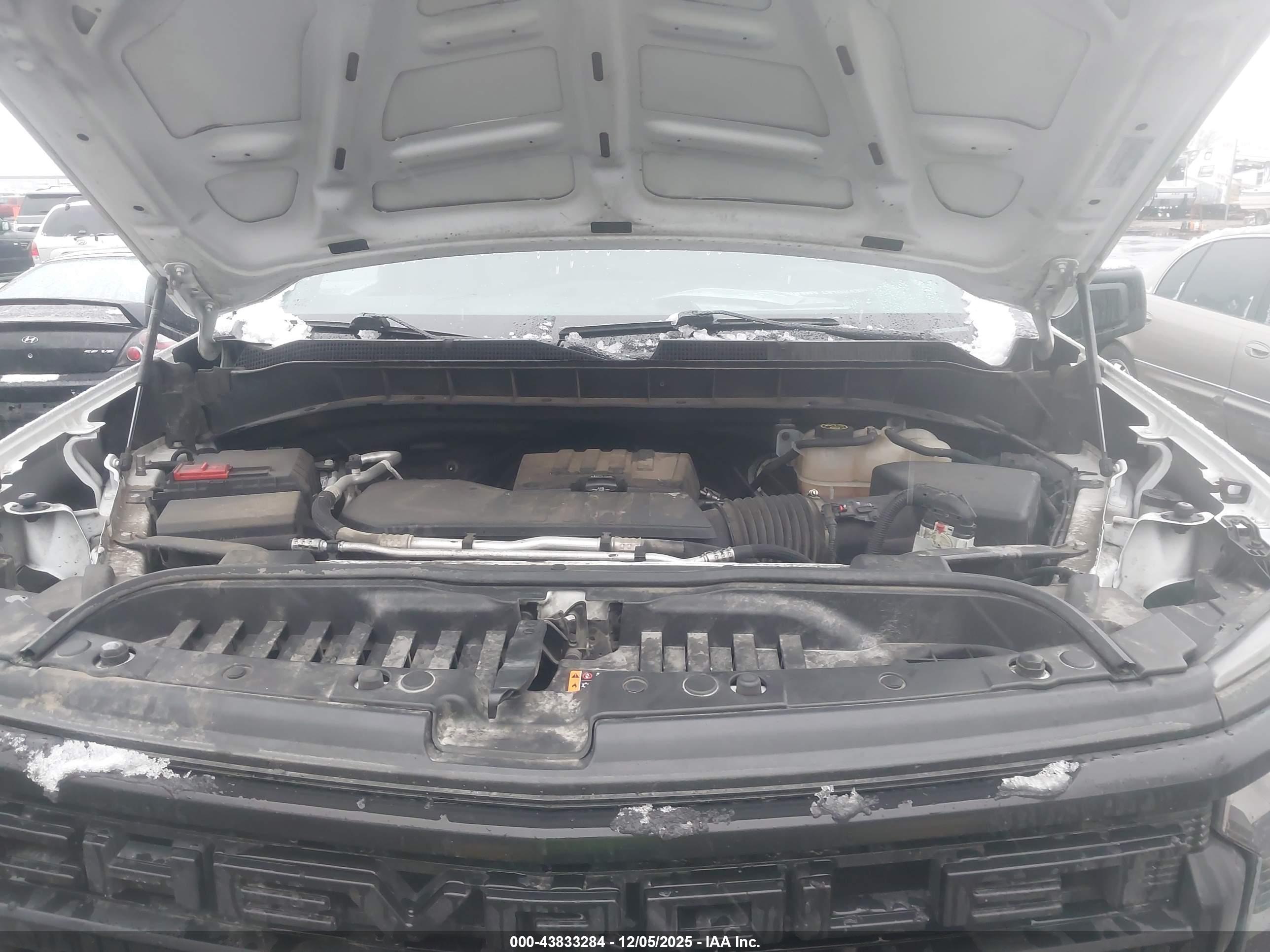 CHEVROLET SILVERADO image 10