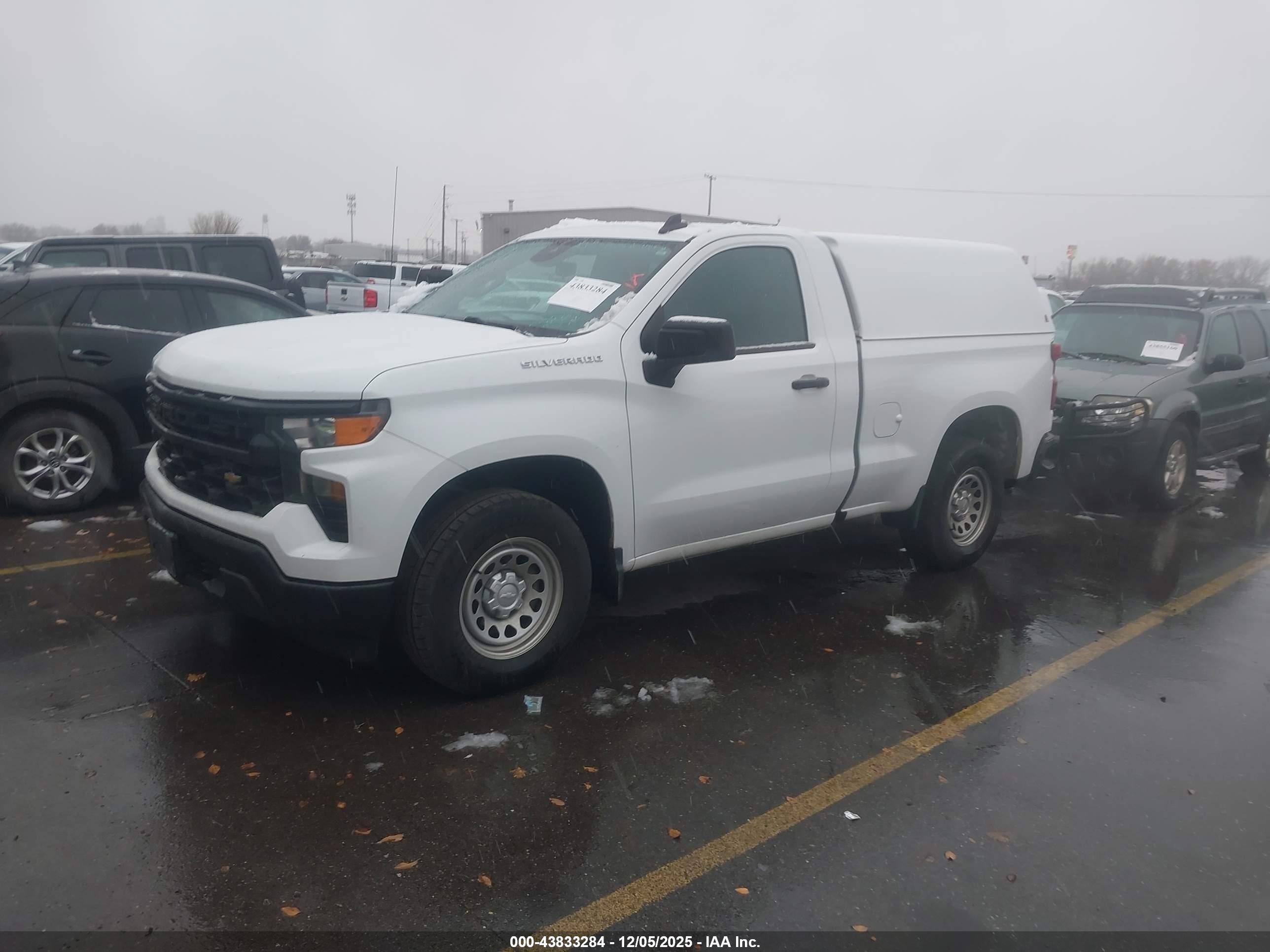 CHEVROLET SILVERADO image 2